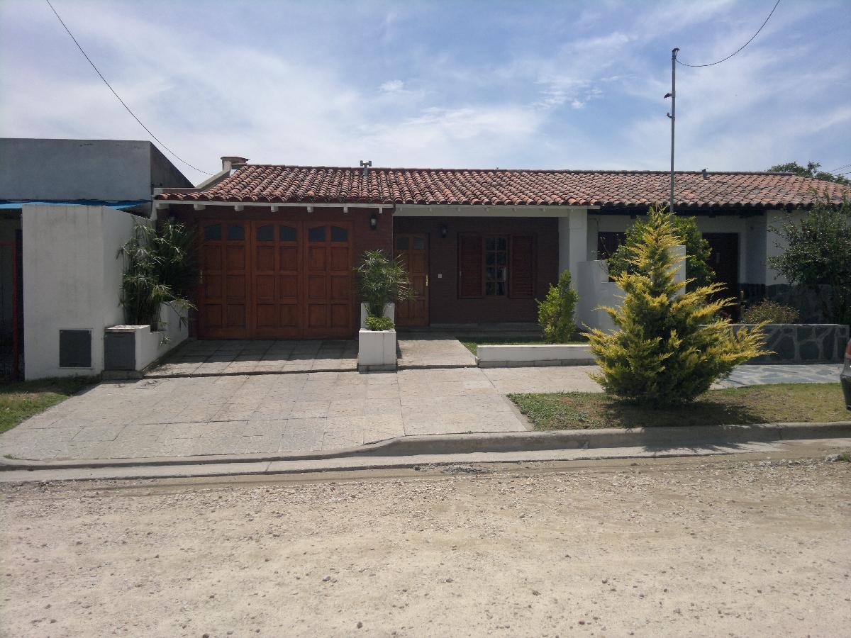 CASA EN BARRIO ARQUITECTURA