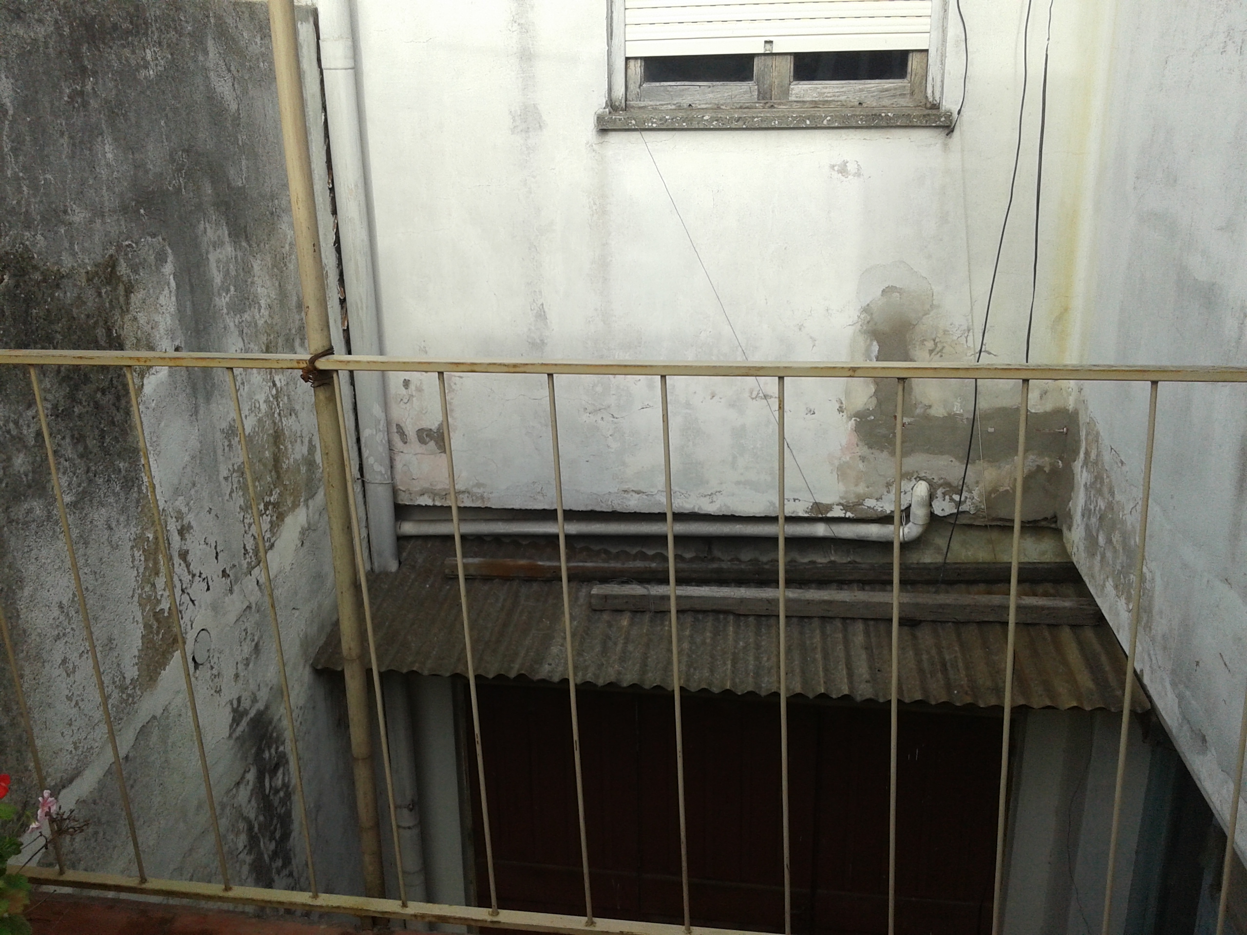 DOS LOCALES COMERCIALES Y DEPARTAMENTO EN PRIMER PISO — foto 4
