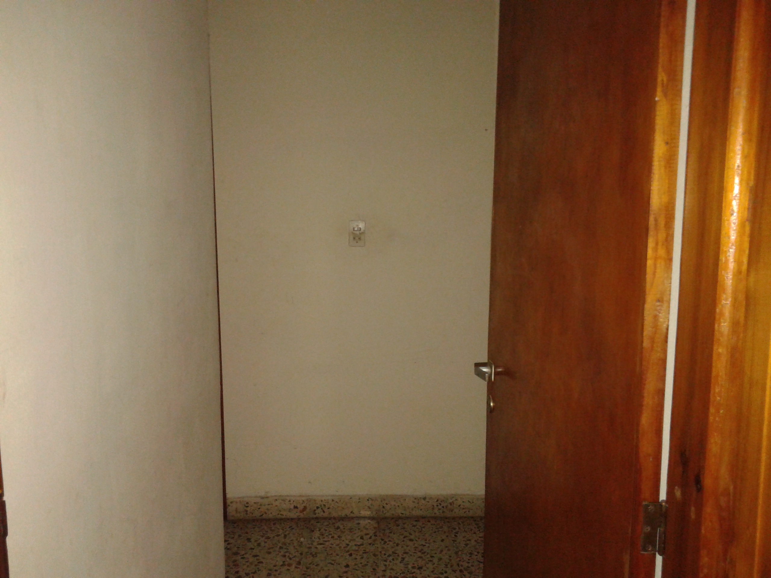 DOS LOCALES COMERCIALES Y DEPARTAMENTO EN PRIMER PISO — foto 12