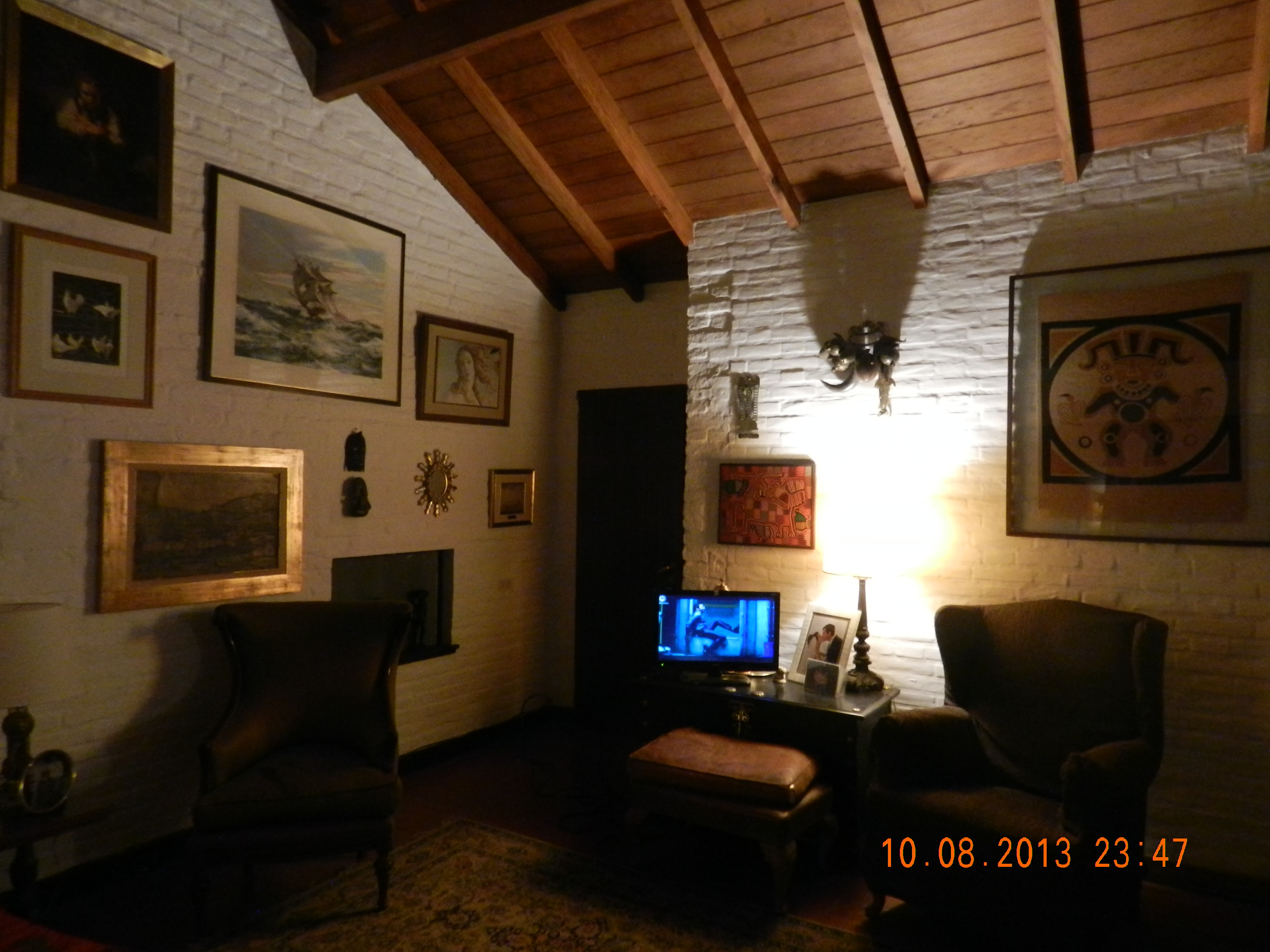 CHALET CON TRES DORMITORIOS, 3 BAÑOS,TOILETTE, LIVING-COMEDOR,COCINA, GARAGE Y QUINCHO. TERRENO TOTAL: 20 MTS POR 35 MTS. — foto 4