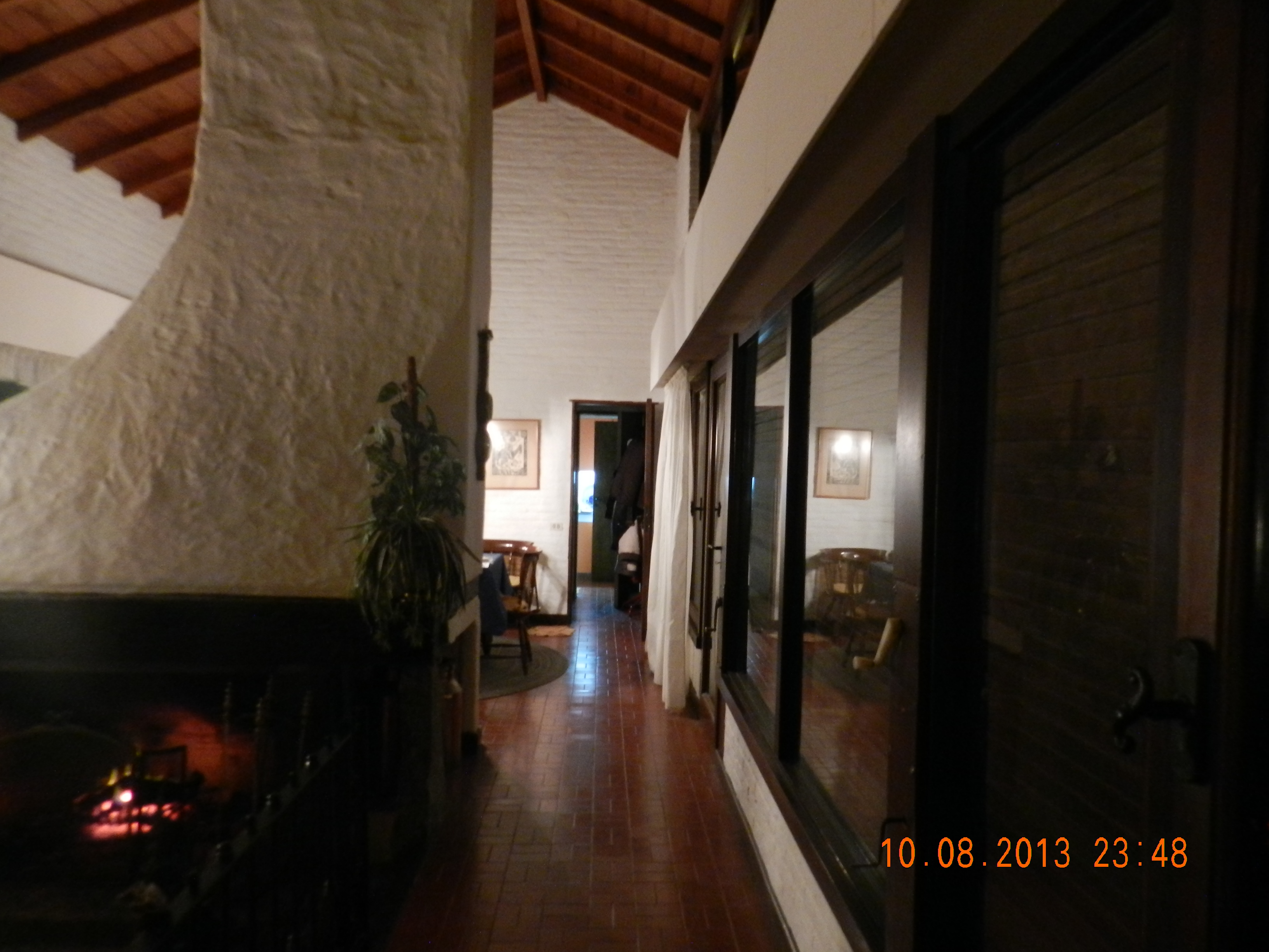 CHALET CON TRES DORMITORIOS, 3 BAÑOS,TOILETTE, LIVING-COMEDOR,COCINA, GARAGE Y QUINCHO. TERRENO TOTAL: 20 MTS POR 35 MTS. — foto 6