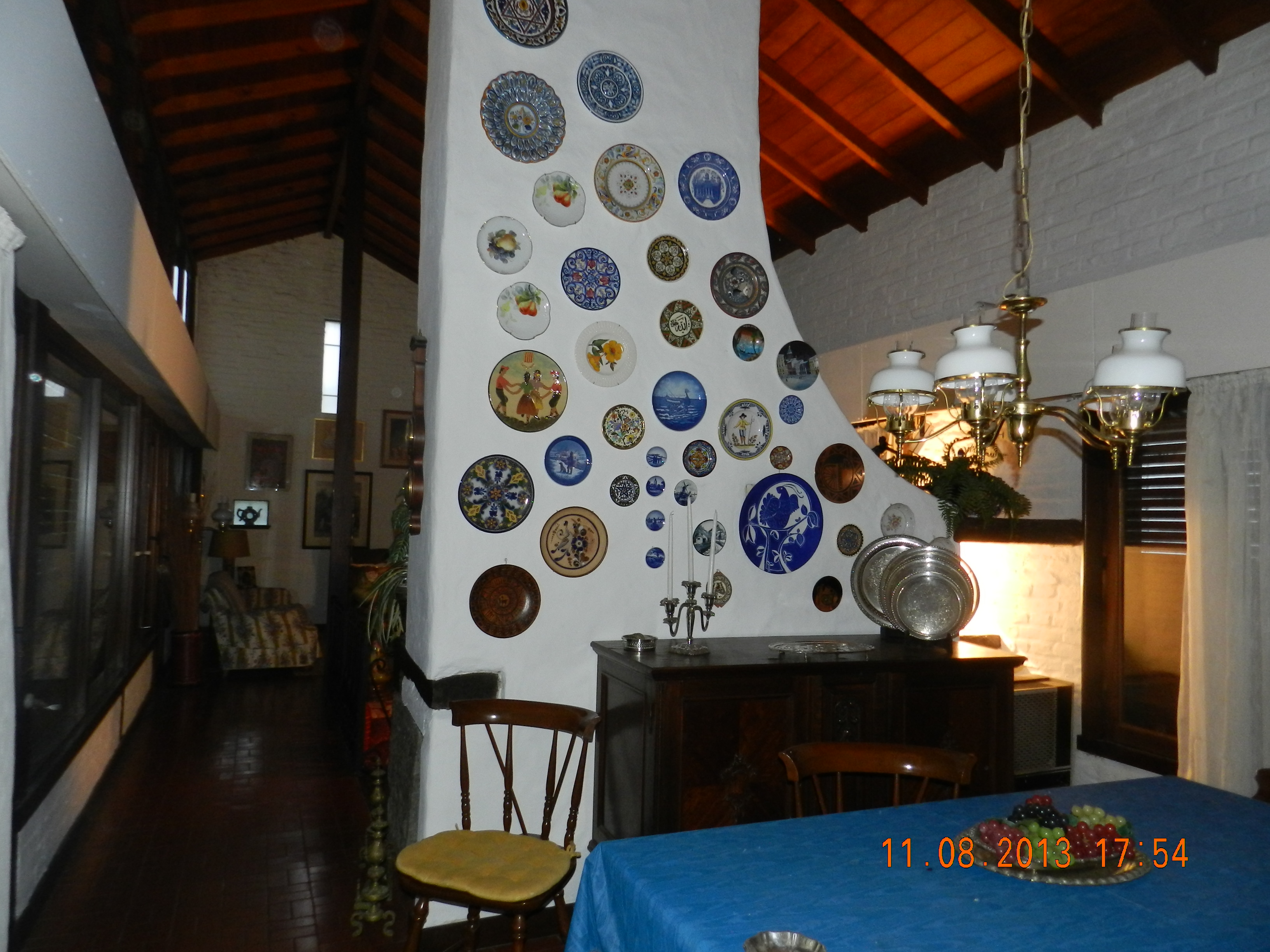 CHALET CON TRES DORMITORIOS, 3 BAÑOS,TOILETTE, LIVING-COMEDOR,COCINA, GARAGE Y QUINCHO. TERRENO TOTAL: 20 MTS POR 35 MTS. — foto 8