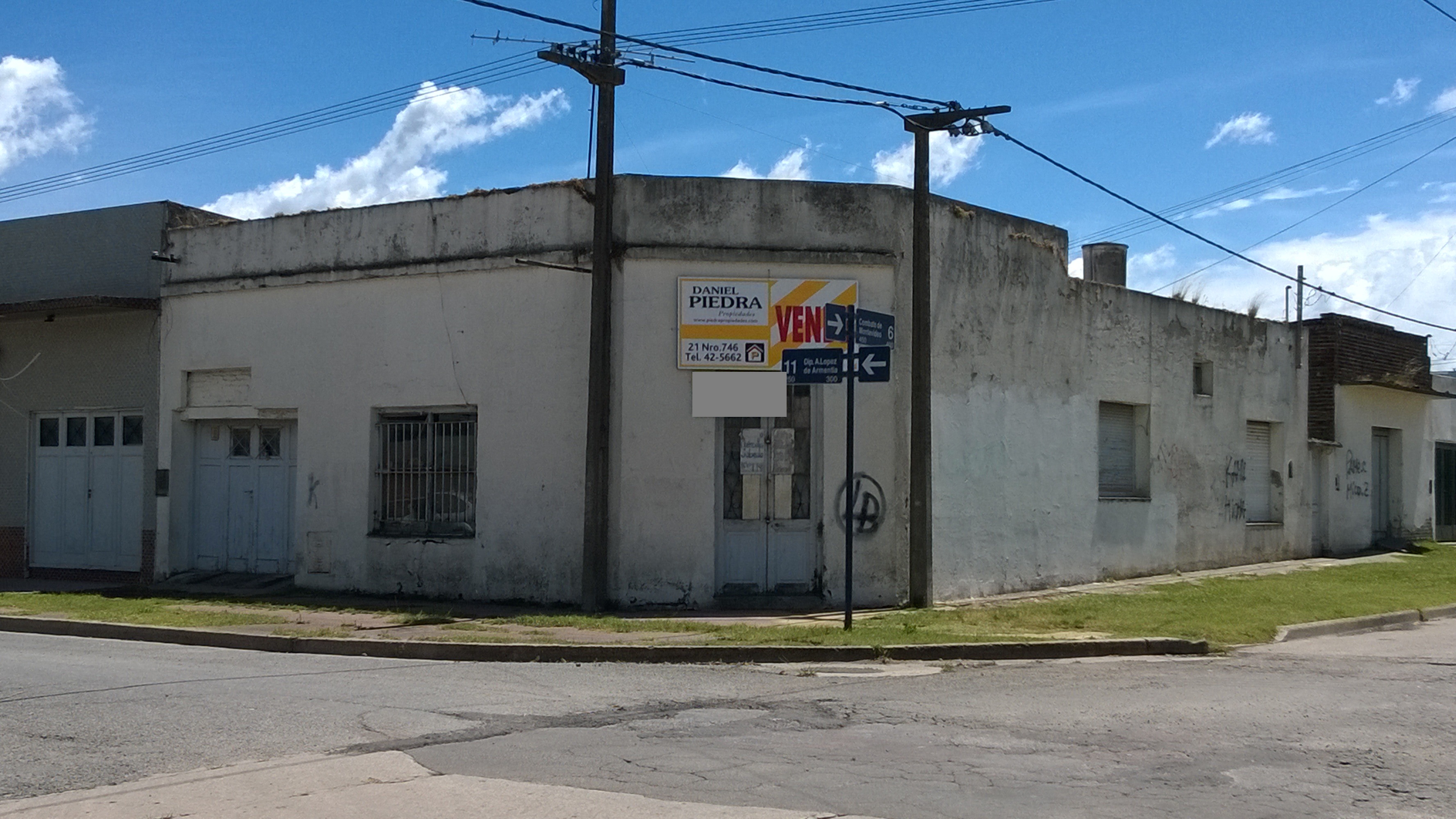 CASA CON LOCAL EN ESQUINA