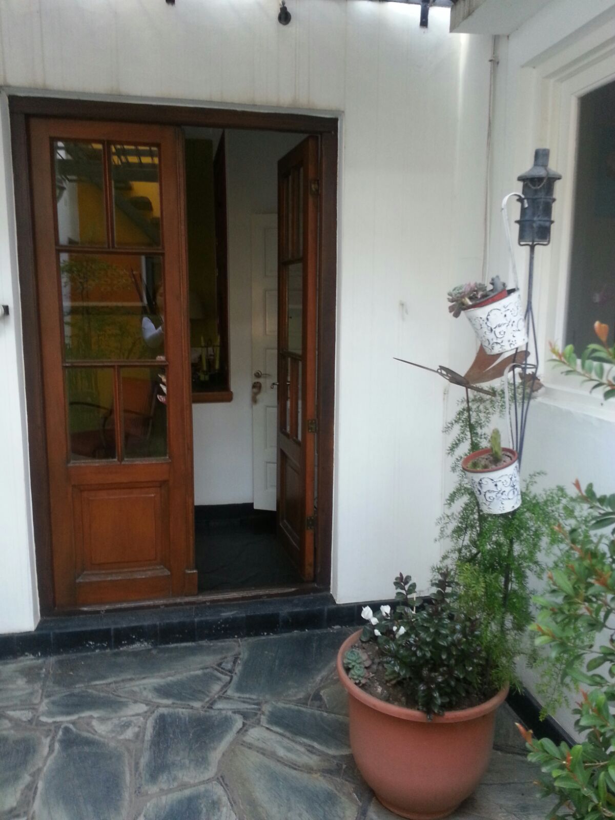 EXCELENTE DEPARTAMENTO EN PRIMER PISO CON COCHERA — foto 2