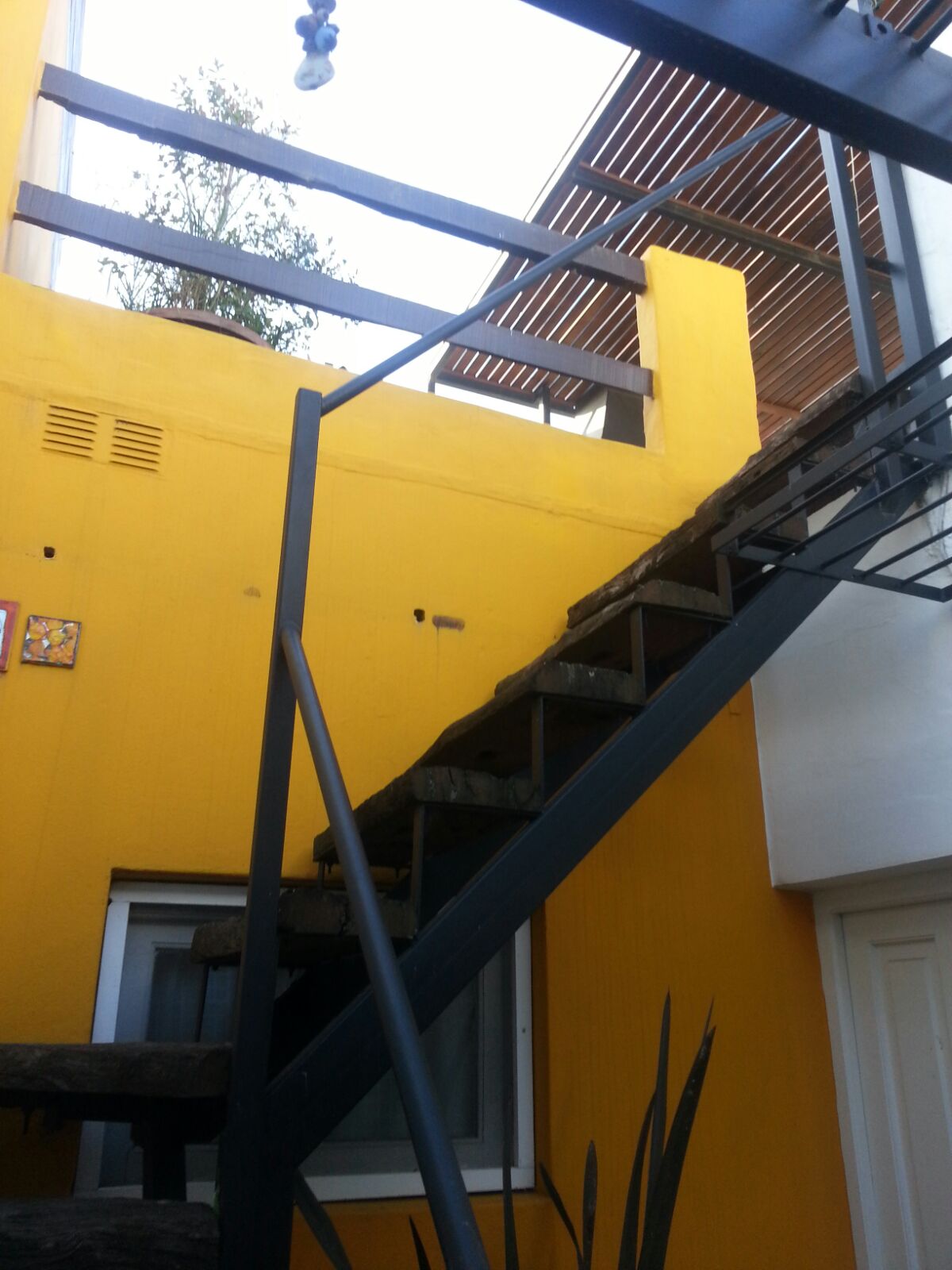 EXCELENTE DEPARTAMENTO EN PRIMER PISO CON COCHERA — foto 5