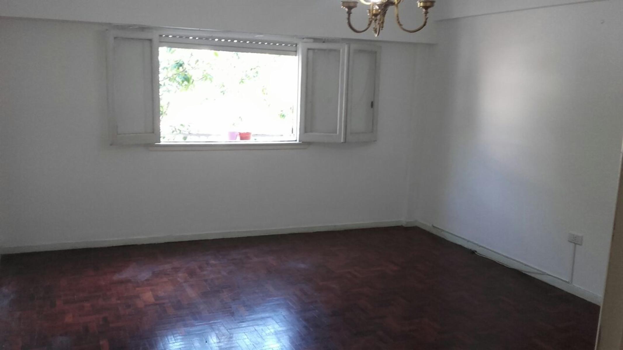 VENTA DEPTO 3 AMB POR ESCALERA MUY LUMINOSO – FLORESTA – IMPECABLE — foto 8