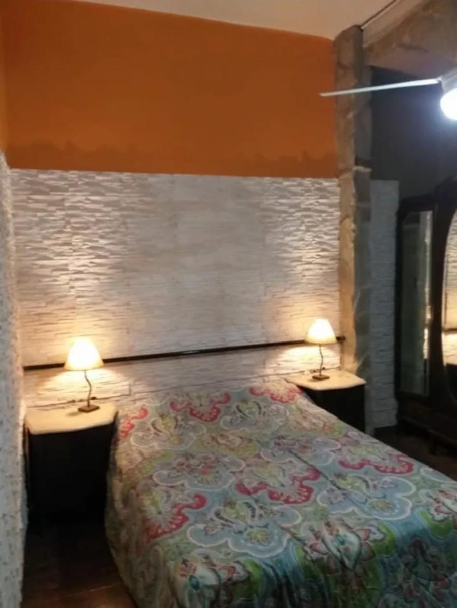 Excelente esquina , con 6 departamentos totalmente independientes , con todos los servicios. IDEAL INVERSOR Y/ O FAMILIAS — foto 4