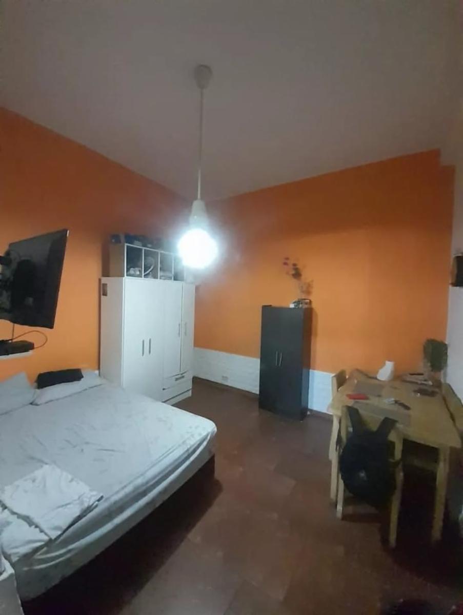 Excelente esquina , con 6 departamentos totalmente independientes , con todos los servicios. IDEAL INVERSOR Y/ O FAMILIAS — foto 5