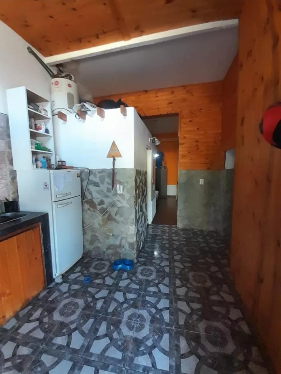 Excelente esquina , con 6 departamentos totalmente independientes , con todos los servicios. IDEAL INVERSOR Y/ O FAMILIAS — foto 6