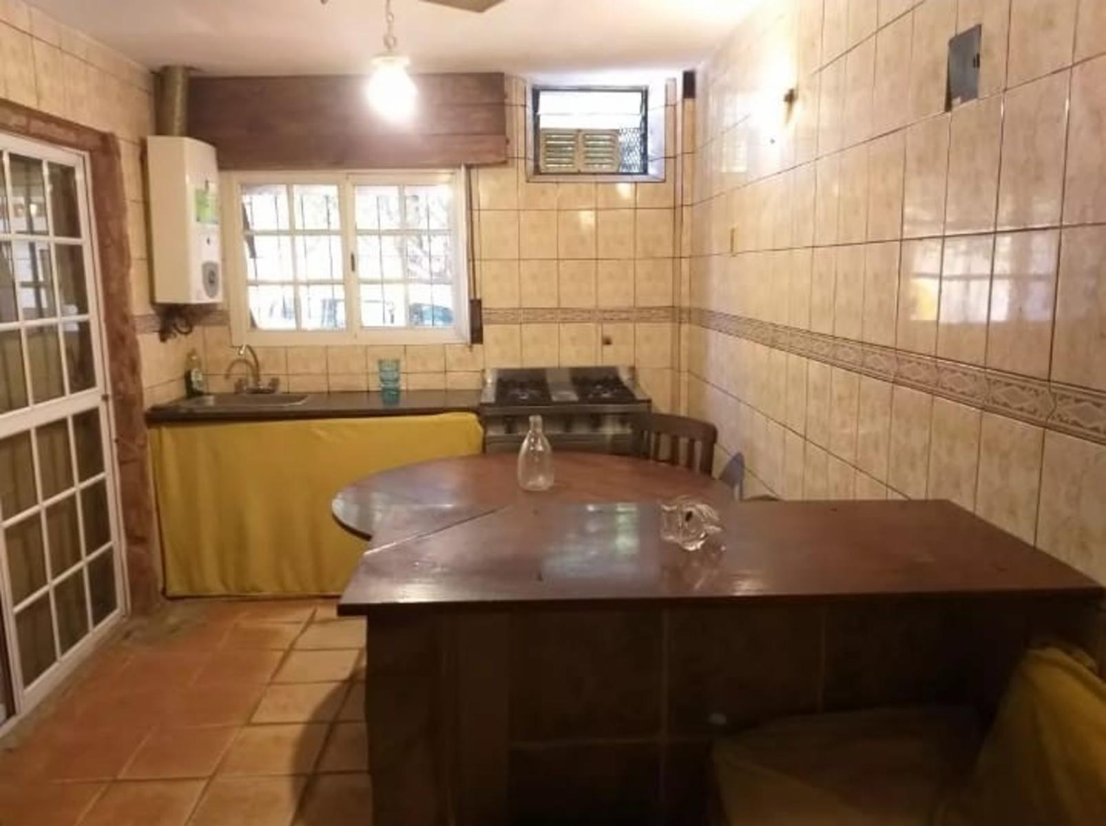 Excelente esquina , con 6 departamentos totalmente independientes , con todos los servicios. IDEAL INVERSOR Y/ O FAMILIAS — foto 10