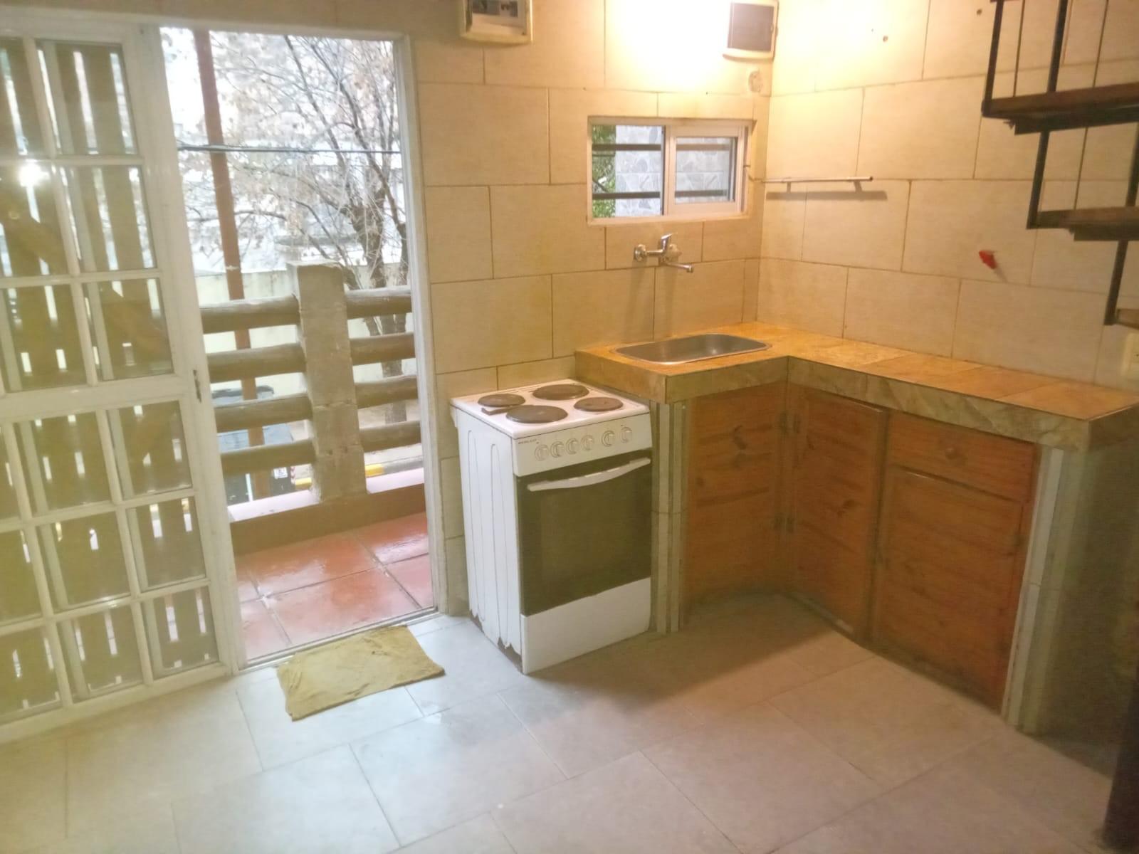 Excelente esquina , con 6 departamentos totalmente independientes , con todos los servicios. IDEAL INVERSOR Y/ O FAMILIAS — foto 14