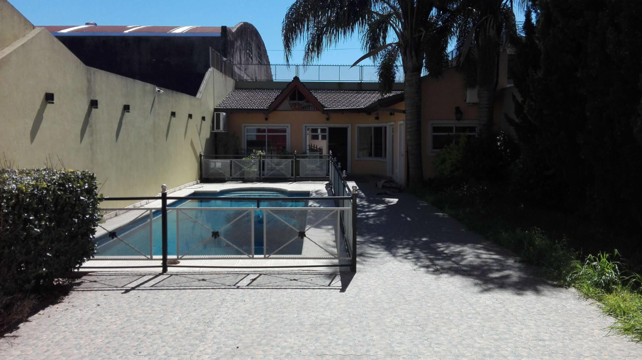 Ramos Mejia...Excelente Chalet en venta de 440 Mts..Con Pileta de Natación.... — foto 7