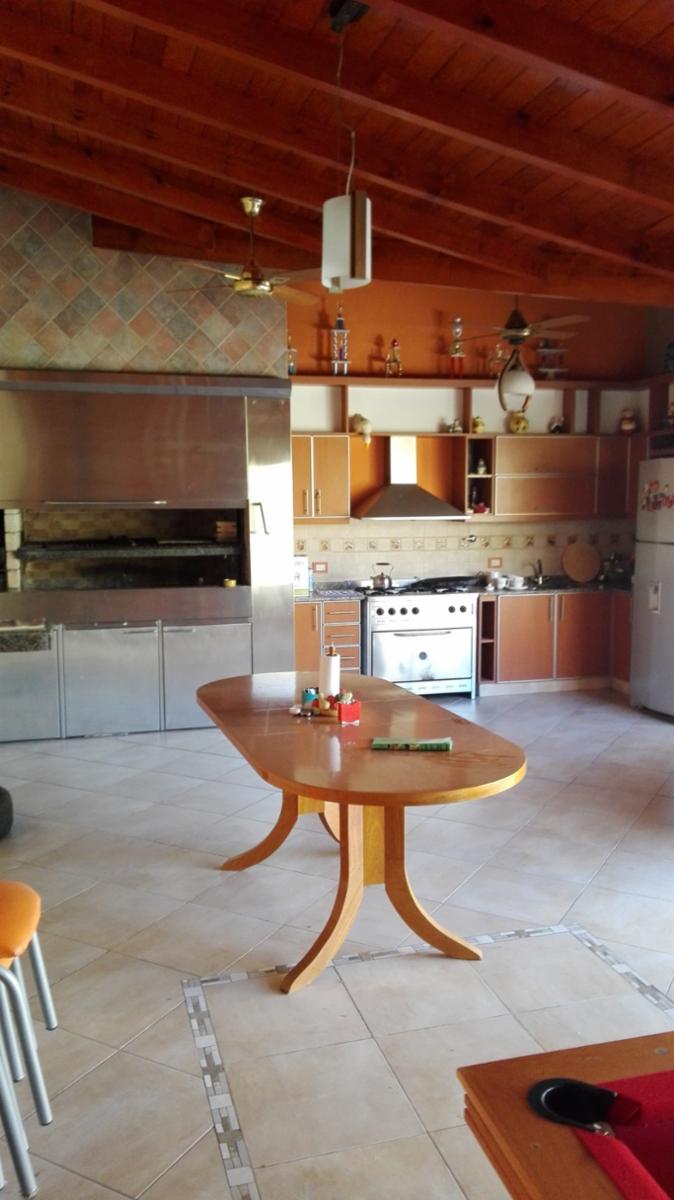 Ramos Mejia...Excelente Chalet en venta de 440 Mts..Con Pileta de Natación.... — foto 13