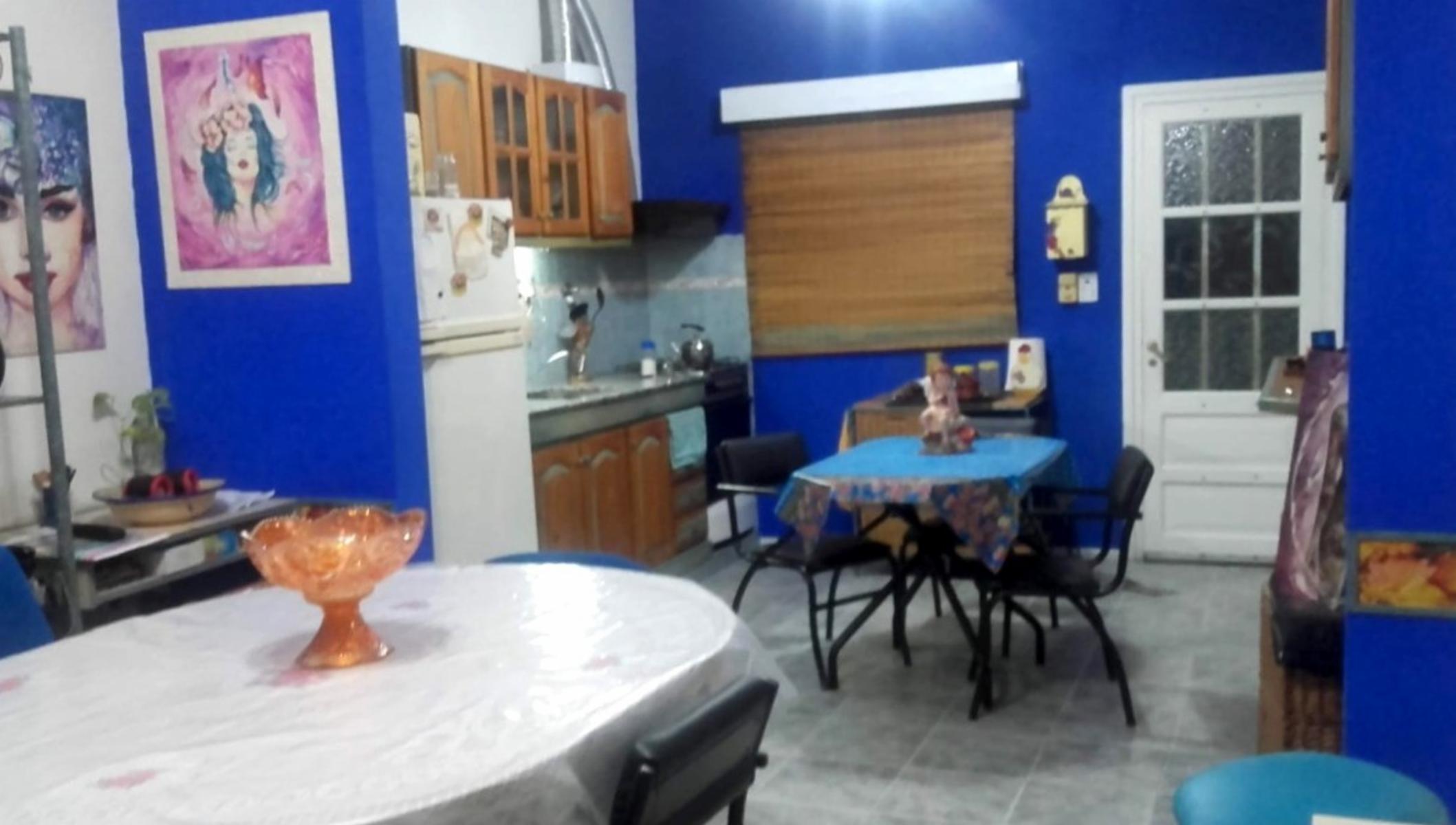 Retasado Casa De 3 Ambientes, Con Patio Y Garage, La Tablada