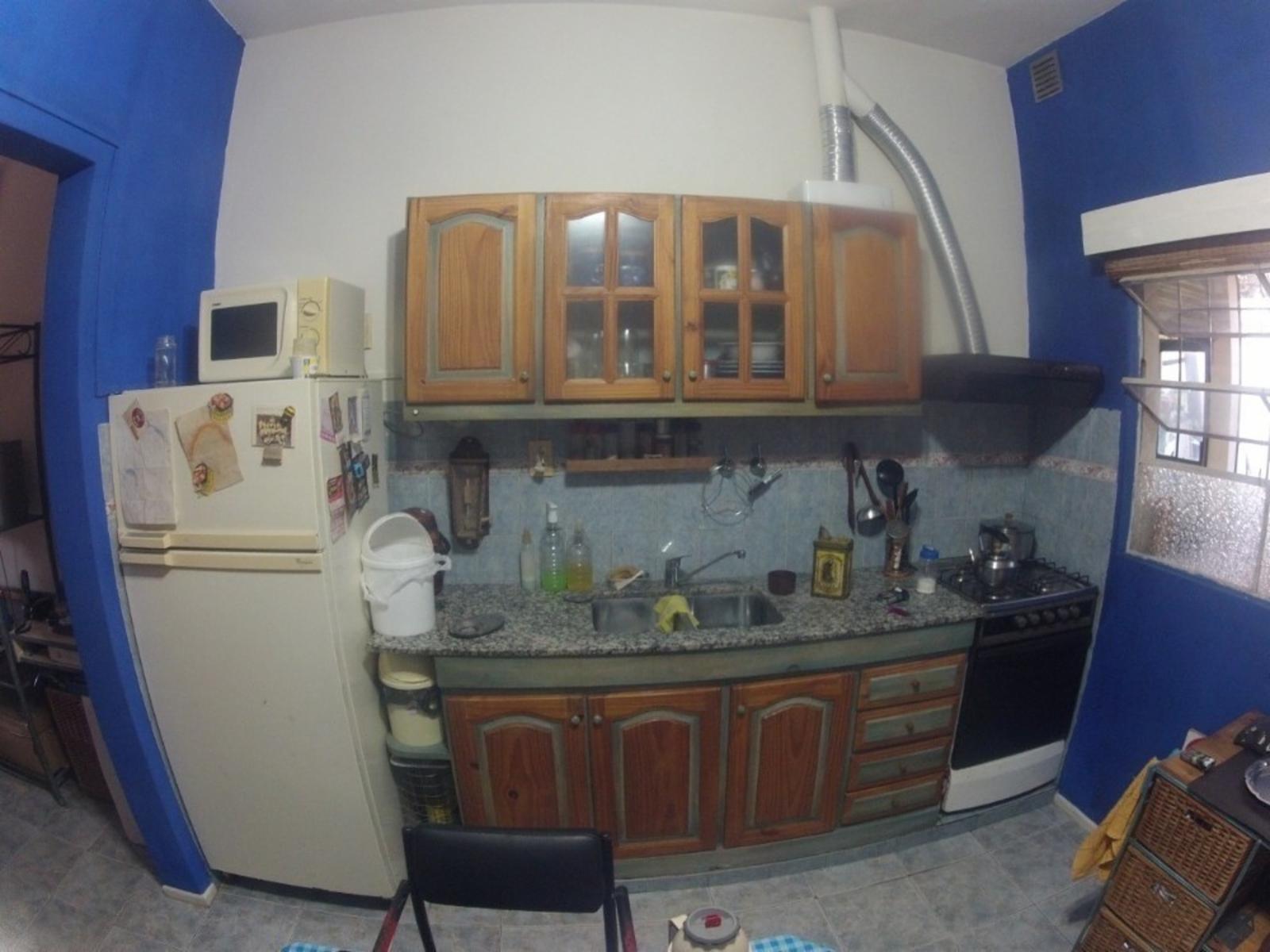 Retasado Casa De 3 Ambientes, Con Patio Y Garage, La Tablada — foto 2