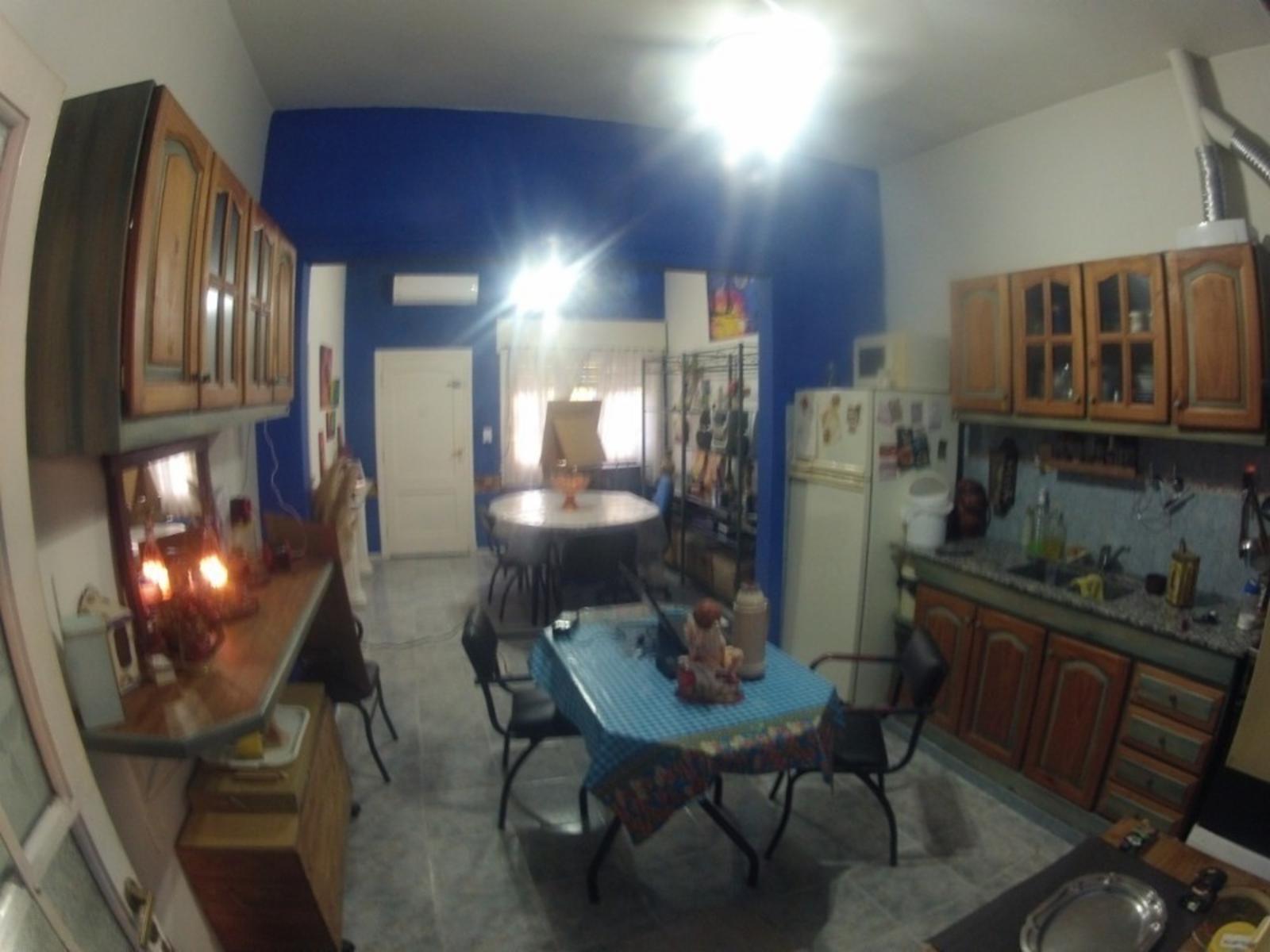 Retasado Casa De 3 Ambientes, Con Patio Y Garage, La Tablada — foto 4