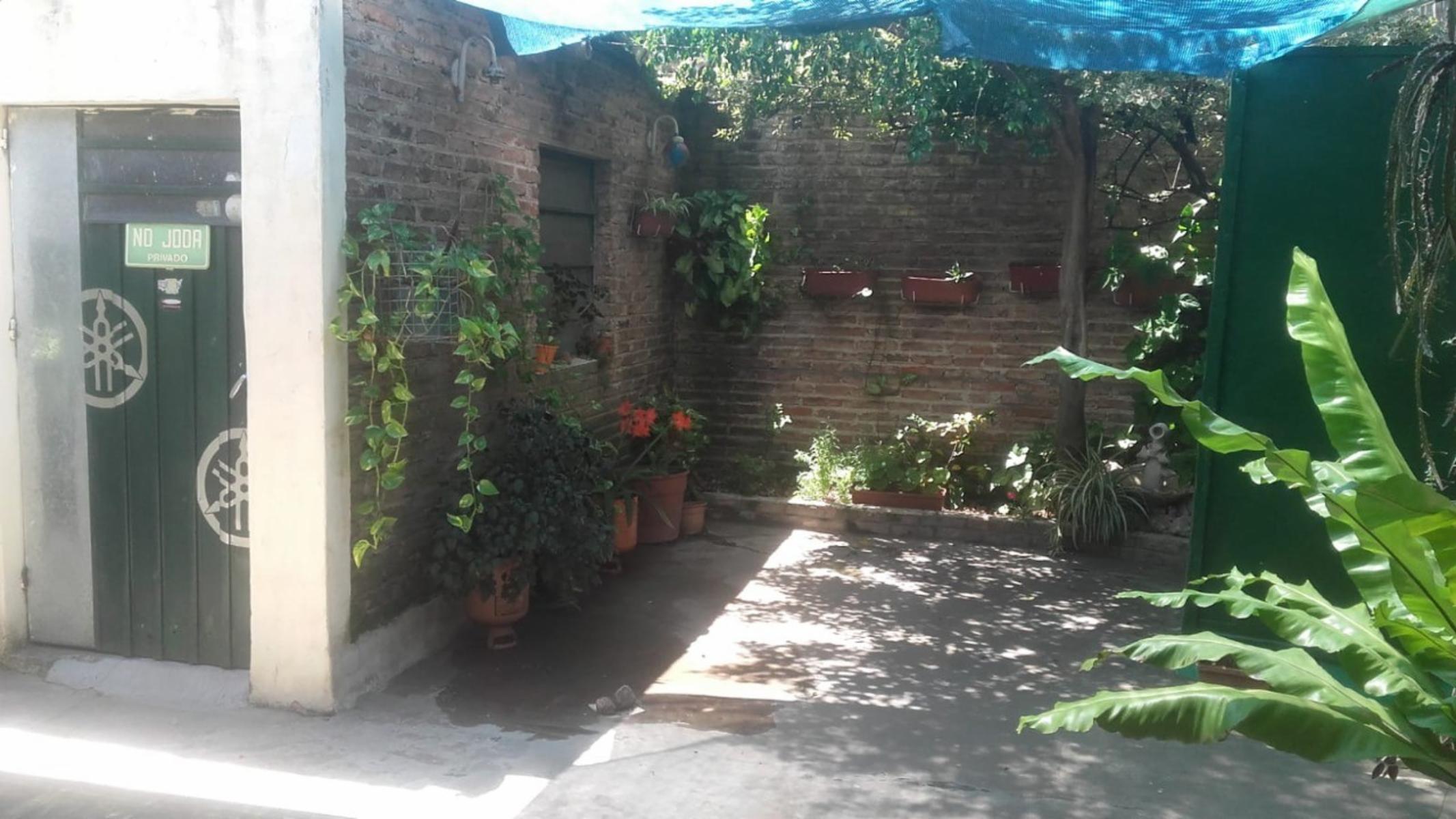 Retasado Casa De 3 Ambientes, Con Patio Y Garage, La Tablada — foto 11