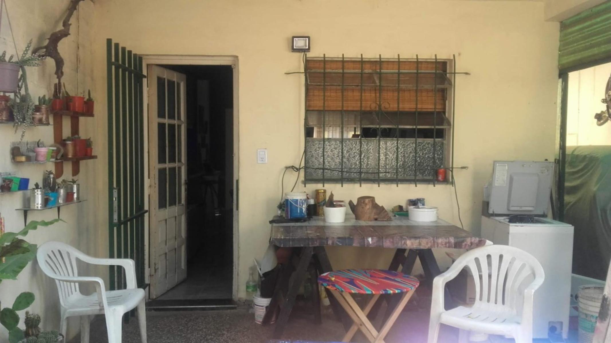 Retasado Casa De 3 Ambientes, Con Patio Y Garage, La Tablada — foto 12