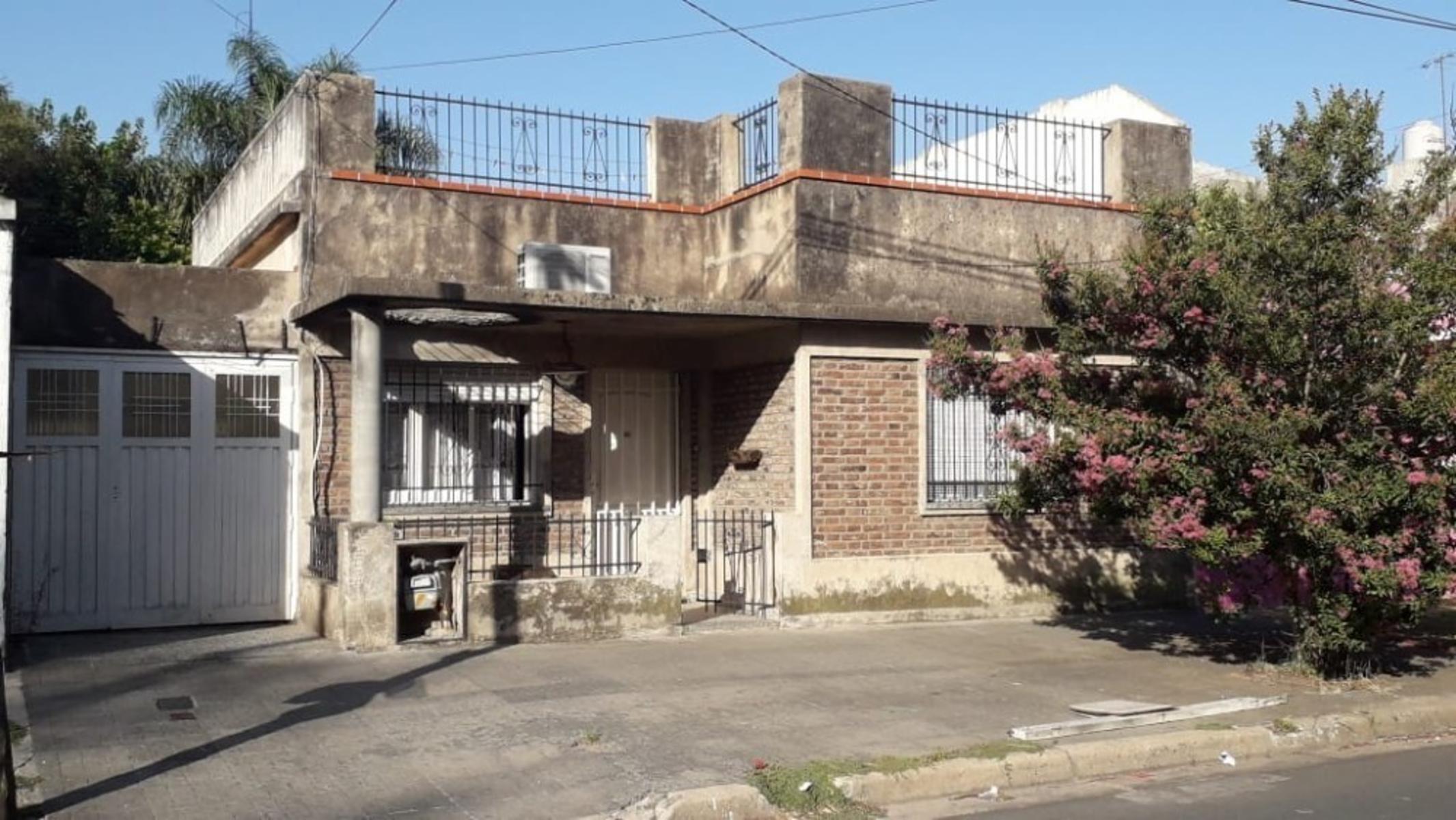 Retasado Casa De 3 Ambientes, Con Patio Y Garage, La Tablada — foto 13