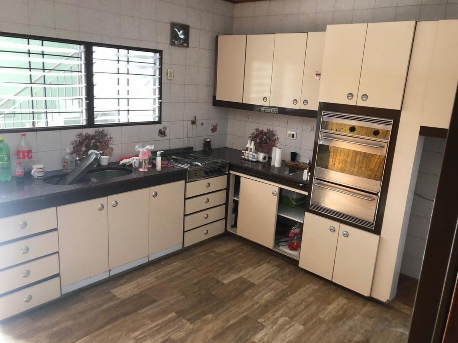 Casa de 3 ambientes amplios en Venta, c/ fondo libre. Isidro Casanova — foto 3