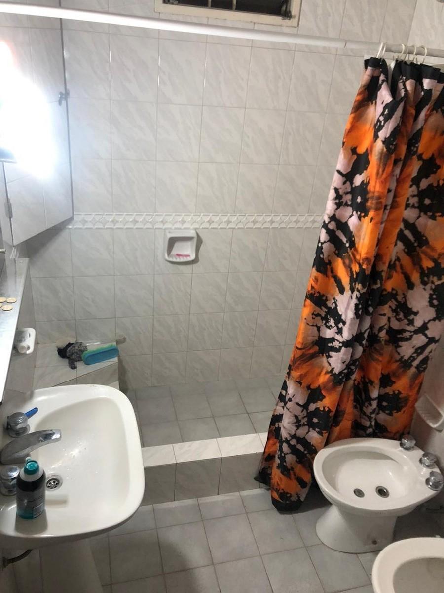 Casa de 3 ambientes amplios en Venta, c/ fondo libre. Isidro Casanova — foto 7