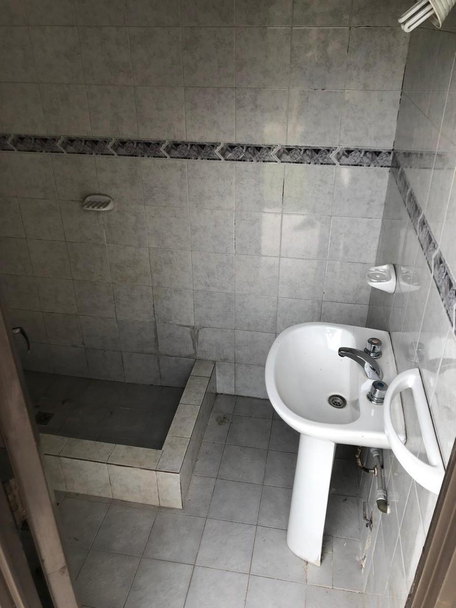 Casa de 3 ambientes amplios en Venta, c/ fondo libre. Isidro Casanova — foto 8