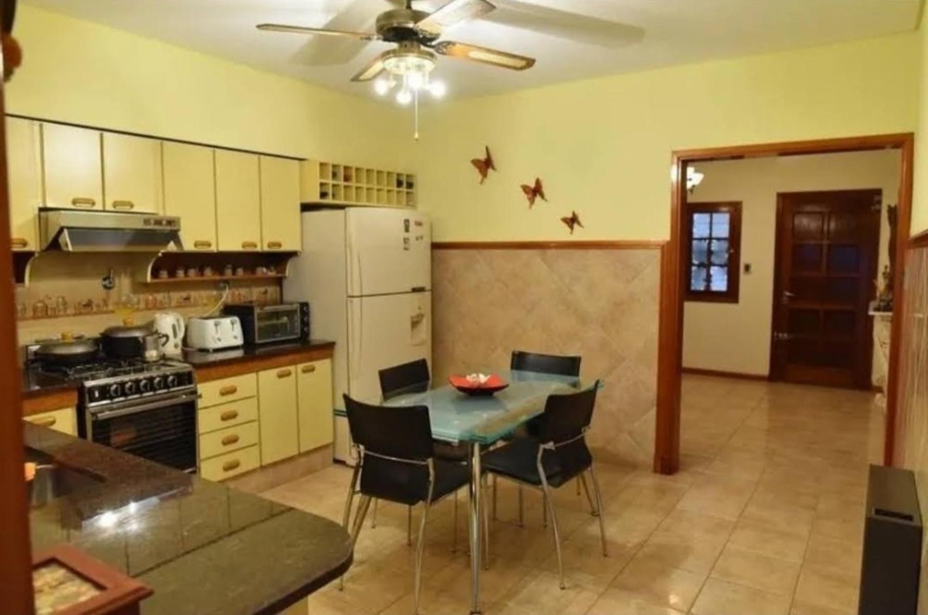 Venta Excelente Casa De 5 Ambientes - Jardin - Garage - Lomas De Mirador. — foto 5