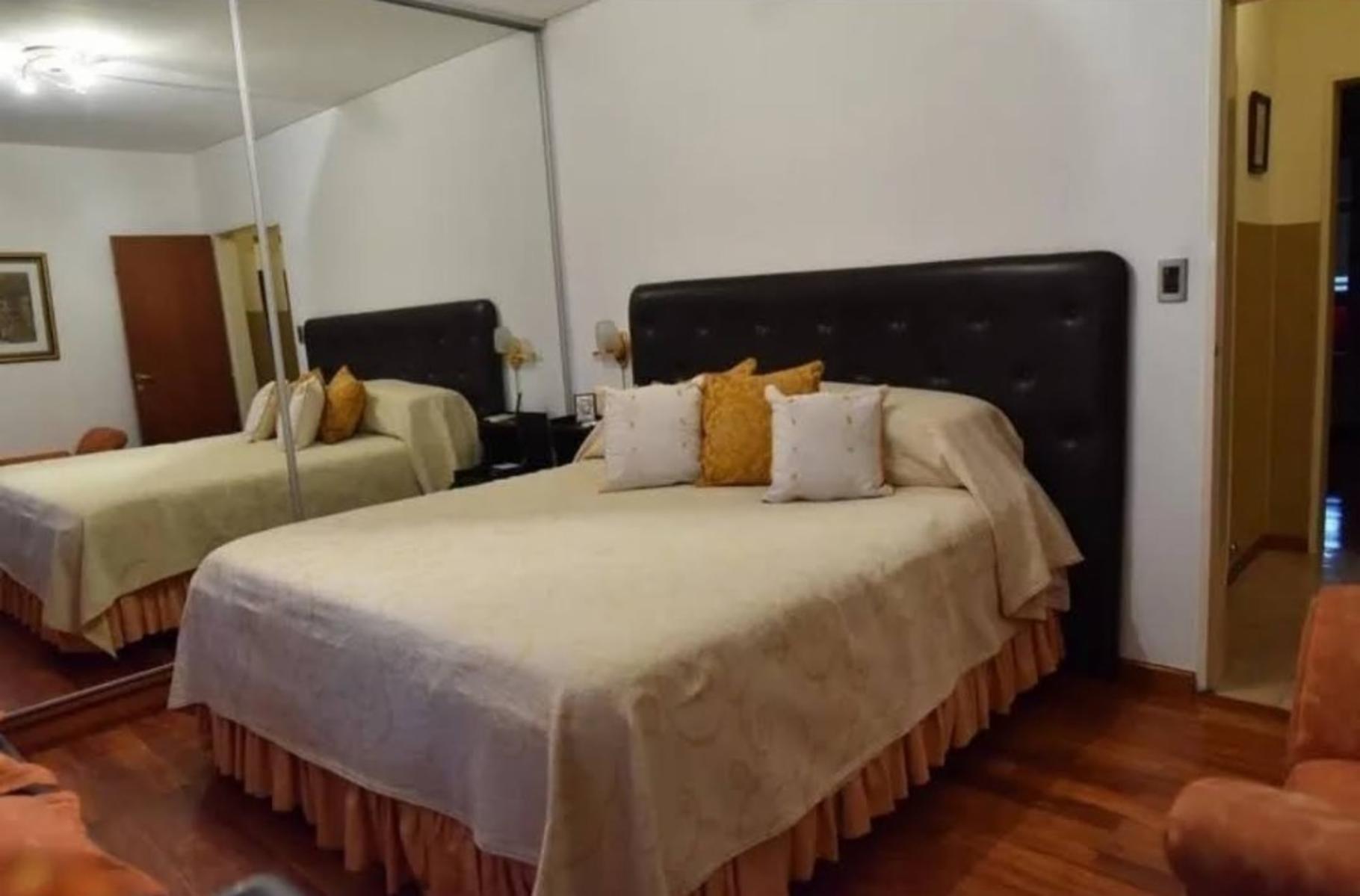 Venta Excelente Casa De 5 Ambientes - Jardin - Garage - Lomas De Mirador. — foto 6
