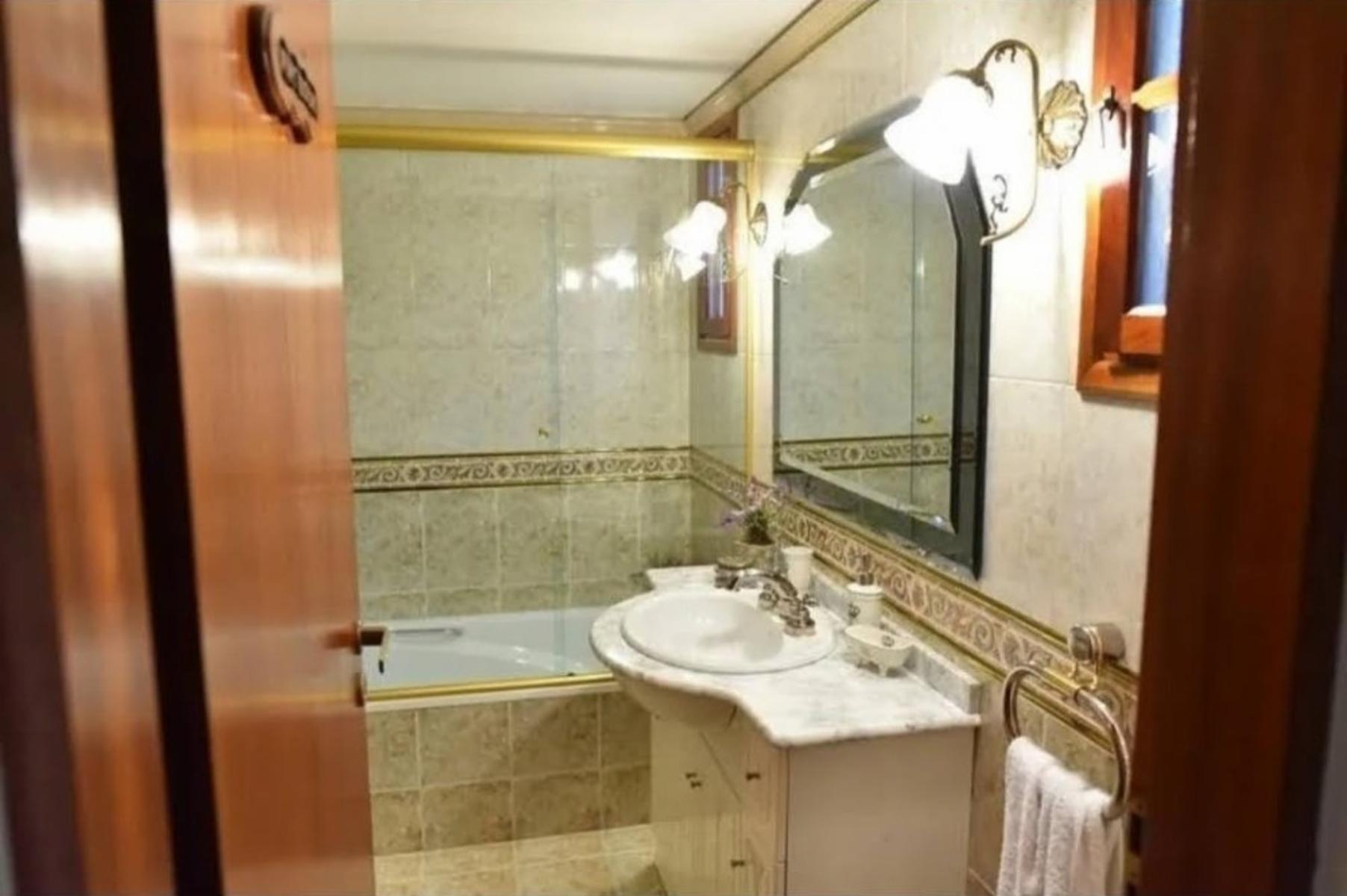 Venta Excelente Casa De 5 Ambientes - Jardin - Garage - Lomas De Mirador. — foto 10