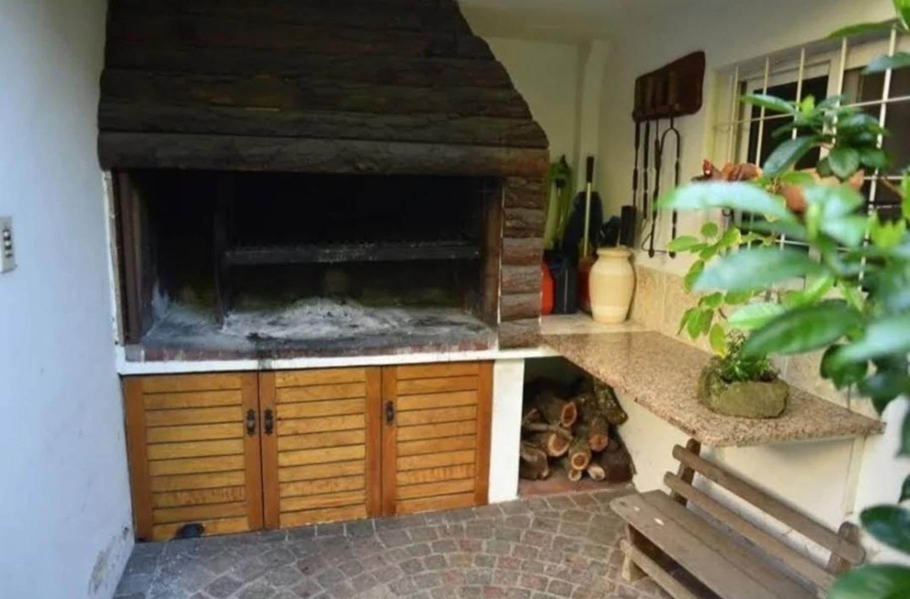 Venta Excelente Casa De 5 Ambientes - Jardin - Garage - Lomas De Mirador. — foto 14