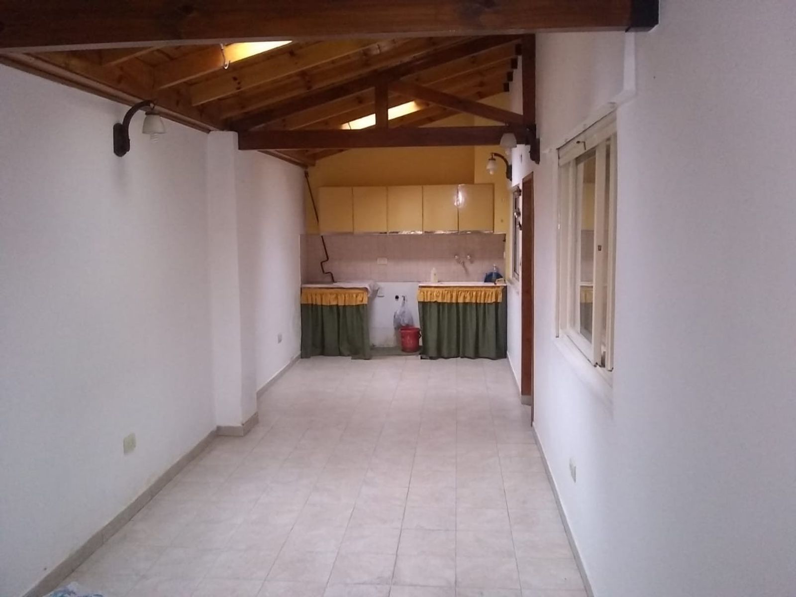 Venta PH de 2 ambientes al frente - patio- La Tablada