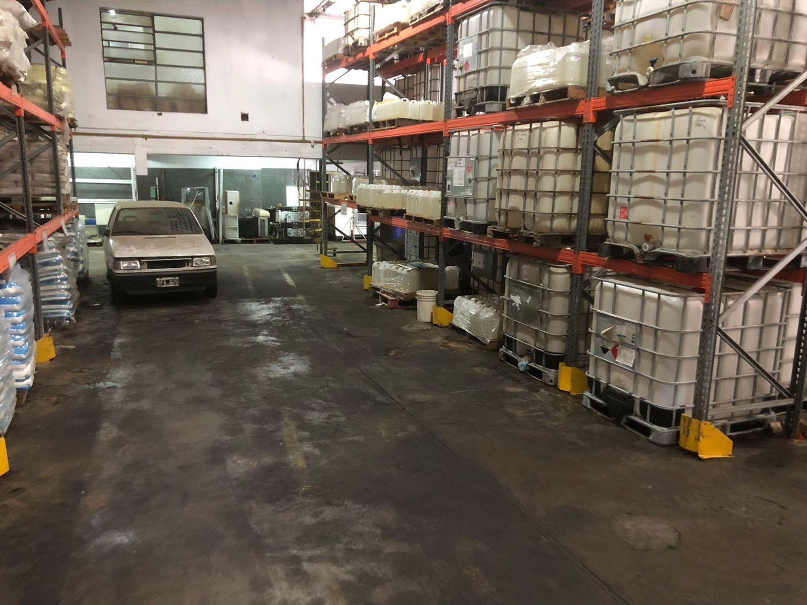 Excelente Galpón de 520 m2 en Alquiler, Zona Lomas del Mirador - 3