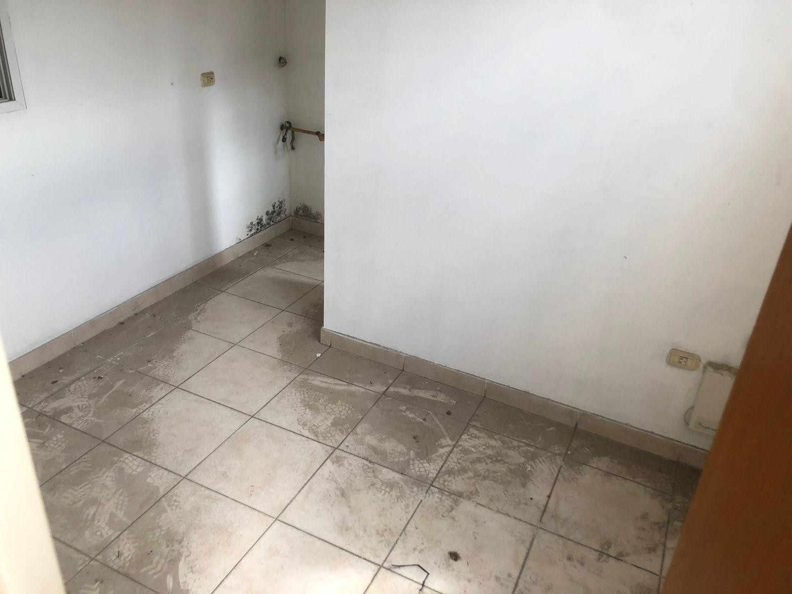 Excelente Galpón de 520 m2 en Alquiler, Zona Lomas del Mirador - 6