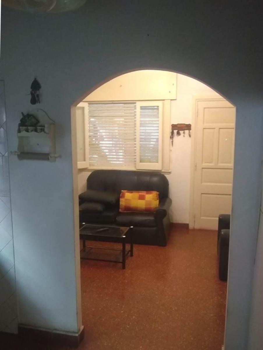 Venta Casa De 3 Ambientes Con Fondo Libre, Lomas Del Mirador — foto 3