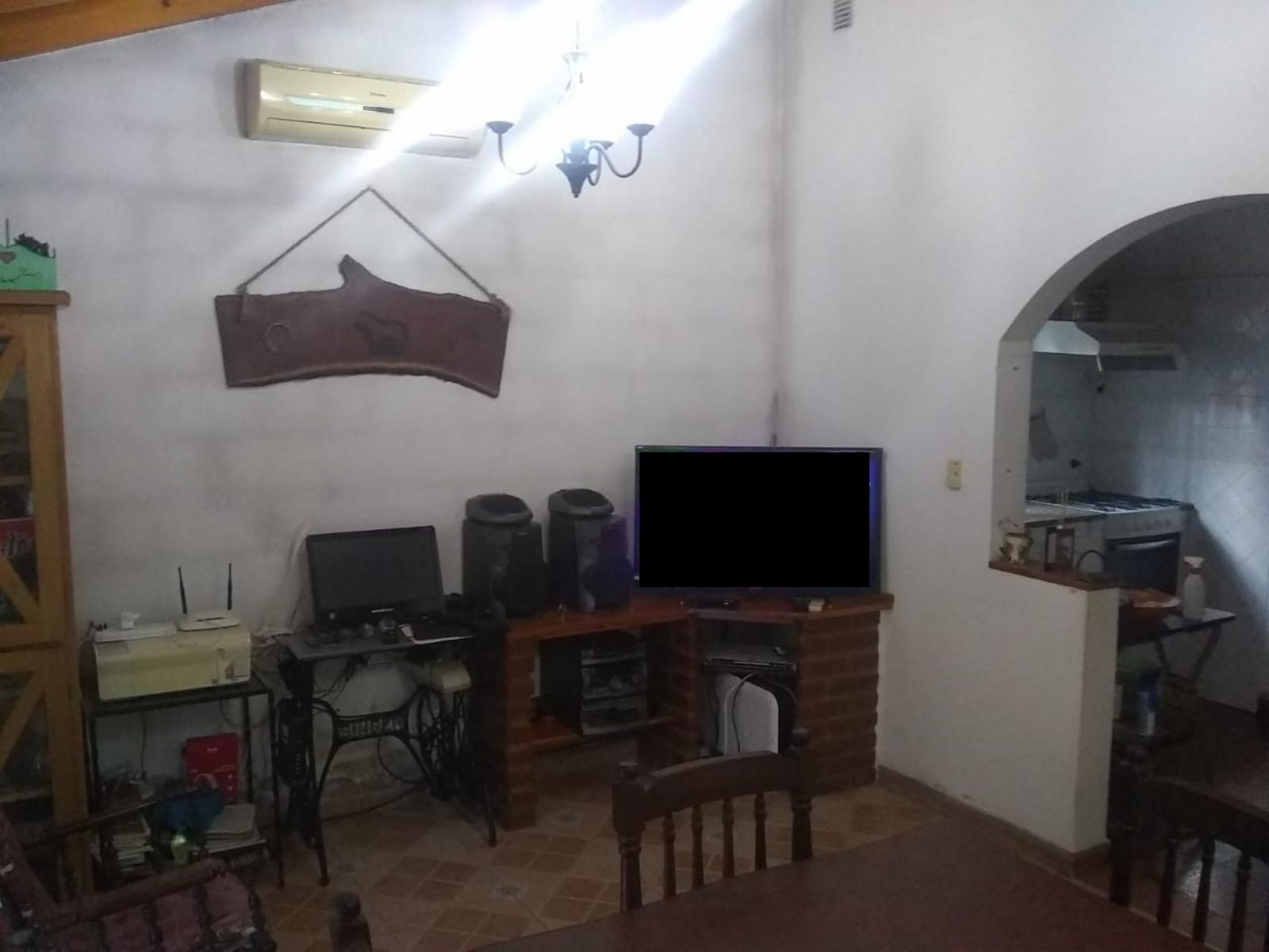 Venta Casa De 3 Ambientes Con Fondo Libre, Lomas Del Mirador — foto 5