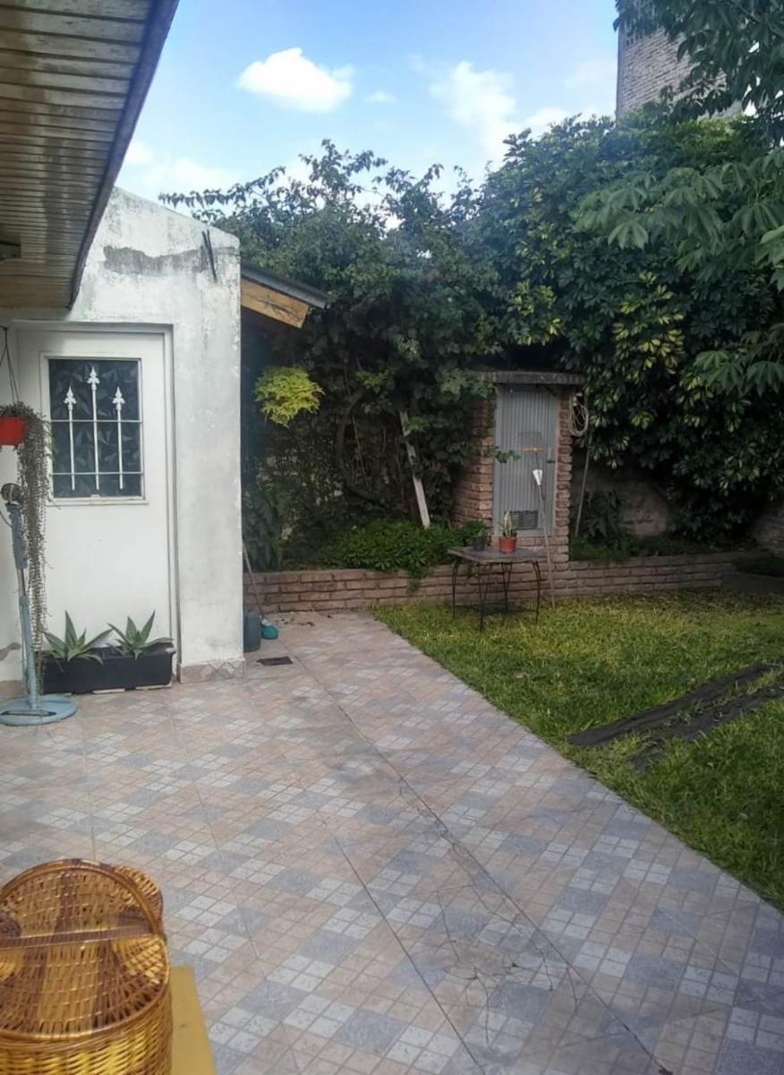 Venta Casa De 3 Ambientes Con Fondo Libre, Lomas Del Mirador — foto 11