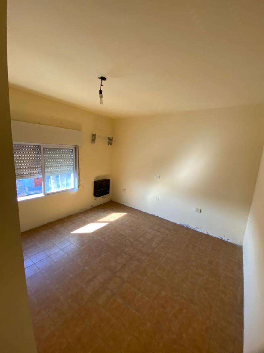 En Venta Departamento de 3 ambientes en La Tablada — foto 2