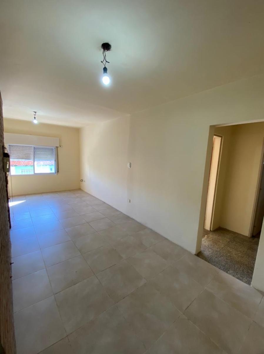 En Venta Departamento de 3 ambientes en La Tablada — foto 3