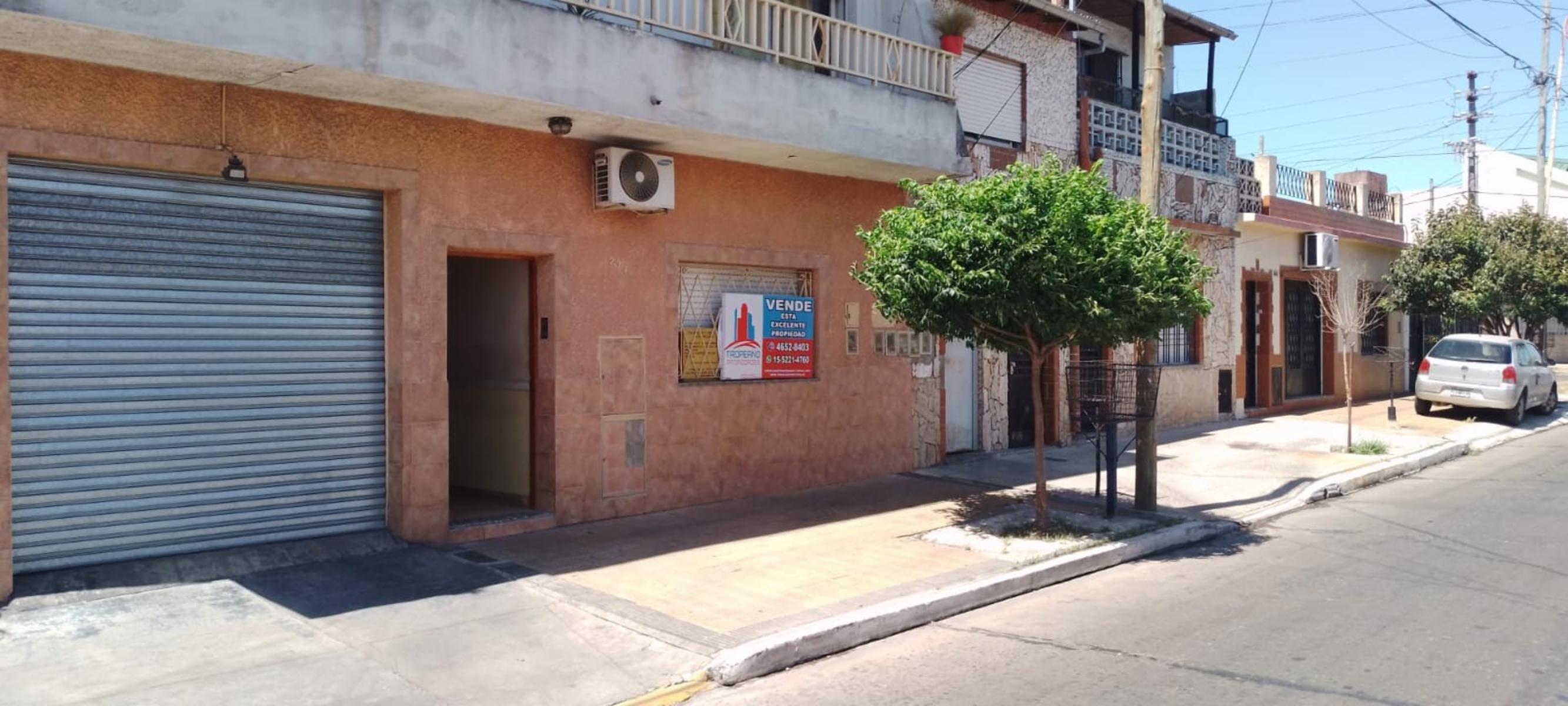 VENTA PH 3 ambientes al fondo - Pileta - Patio. La Tablada