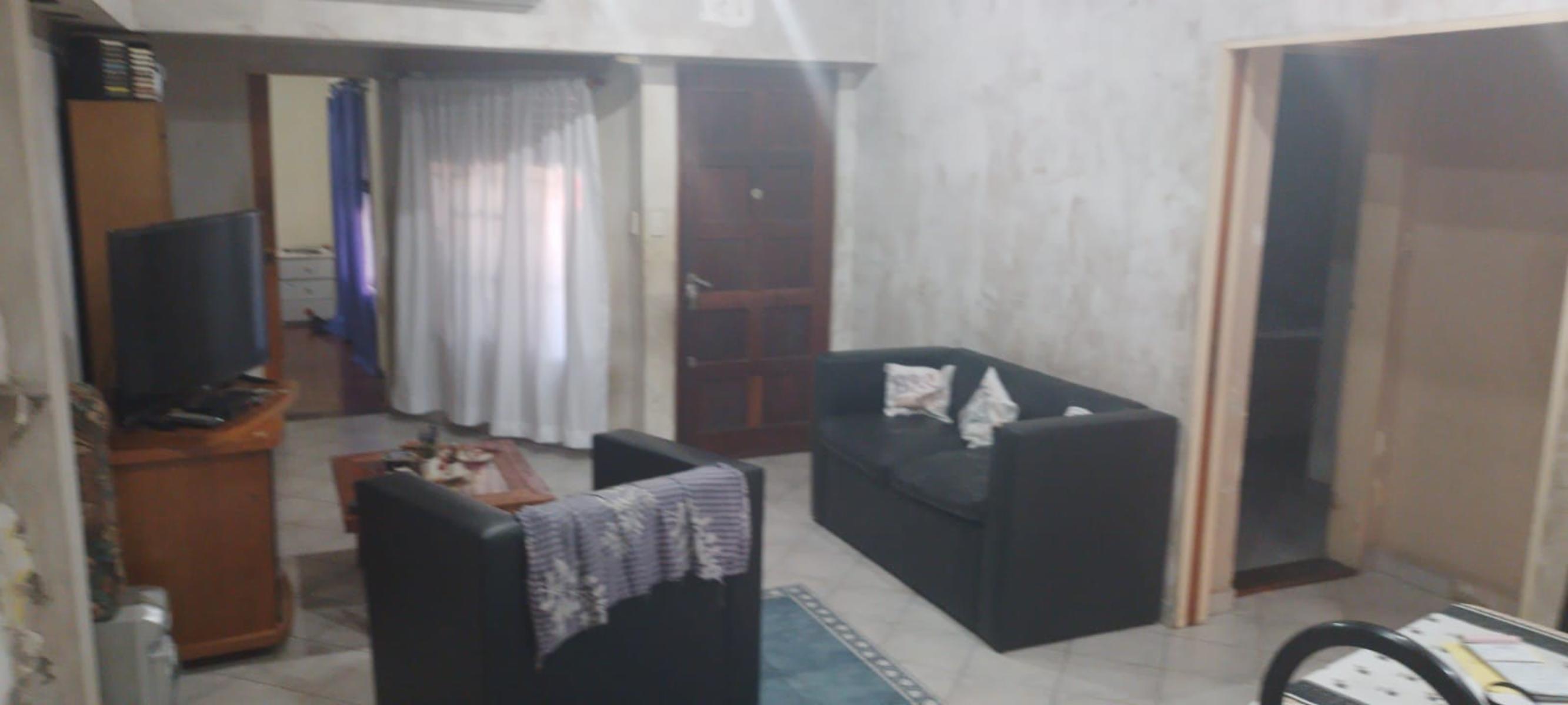 Excelente Casa De 5 Amb con cochera en Lomas del Mirador — foto 4