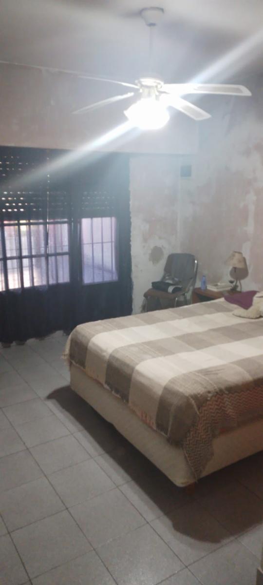 Excelente Casa De 5 Amb con cochera en Lomas del Mirador — foto 5