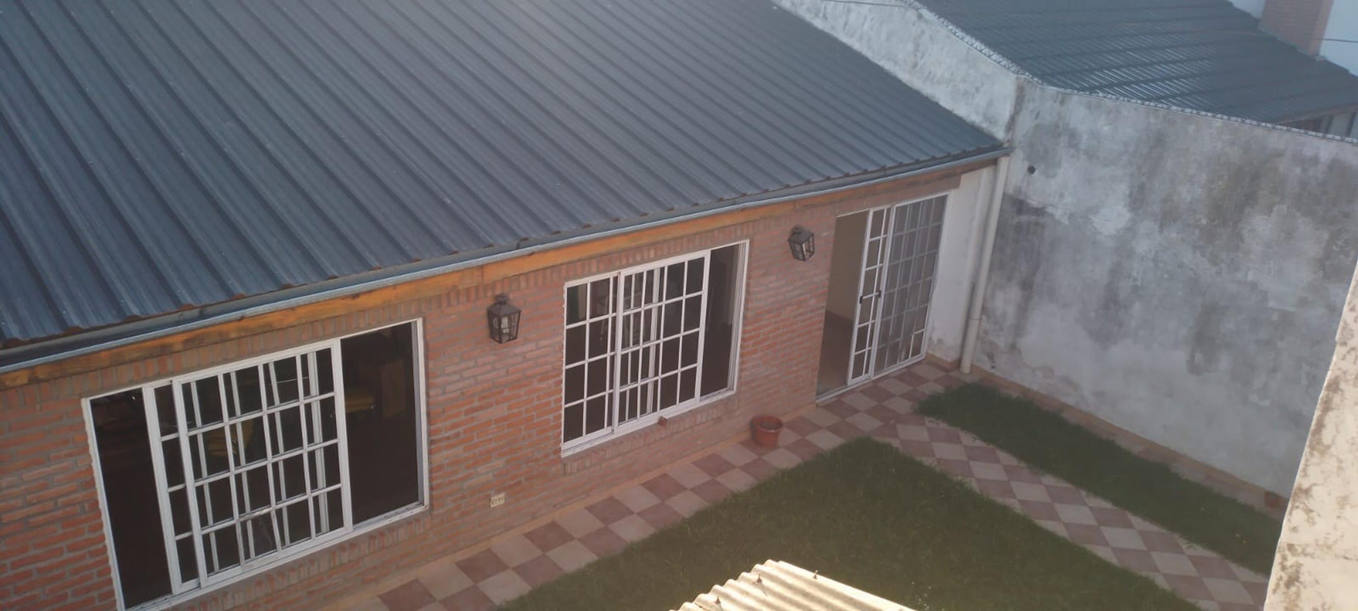 Excelente Casa De 5 Amb con cochera en Lomas del Mirador — foto 7