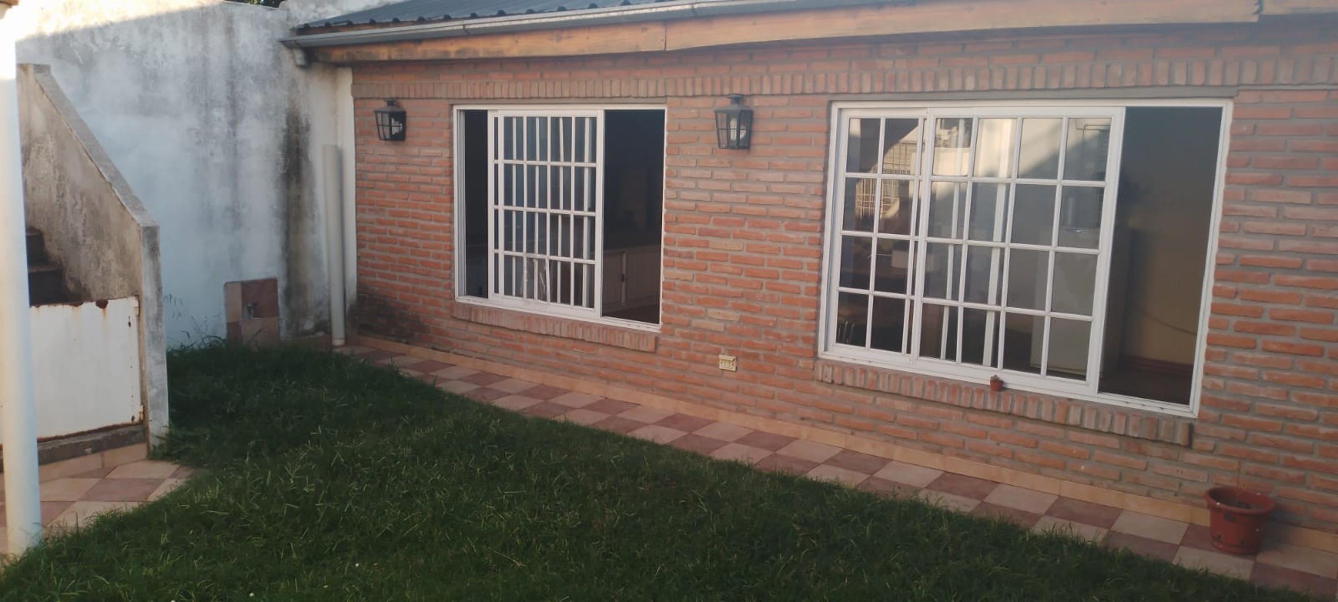 Excelente Casa De 5 Amb con cochera en Lomas del Mirador — foto 8