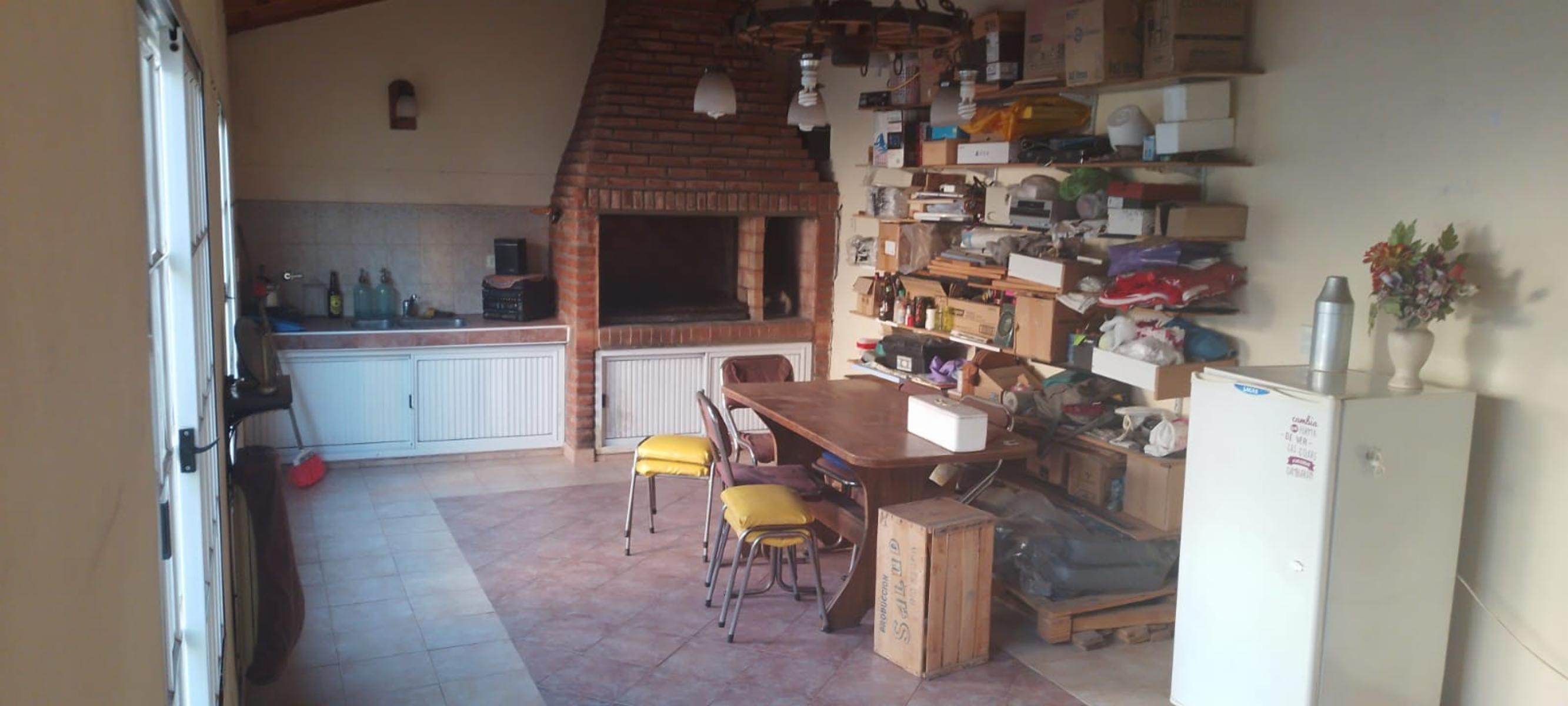 Excelente Casa De 5 Amb con cochera en Lomas del Mirador — foto 10