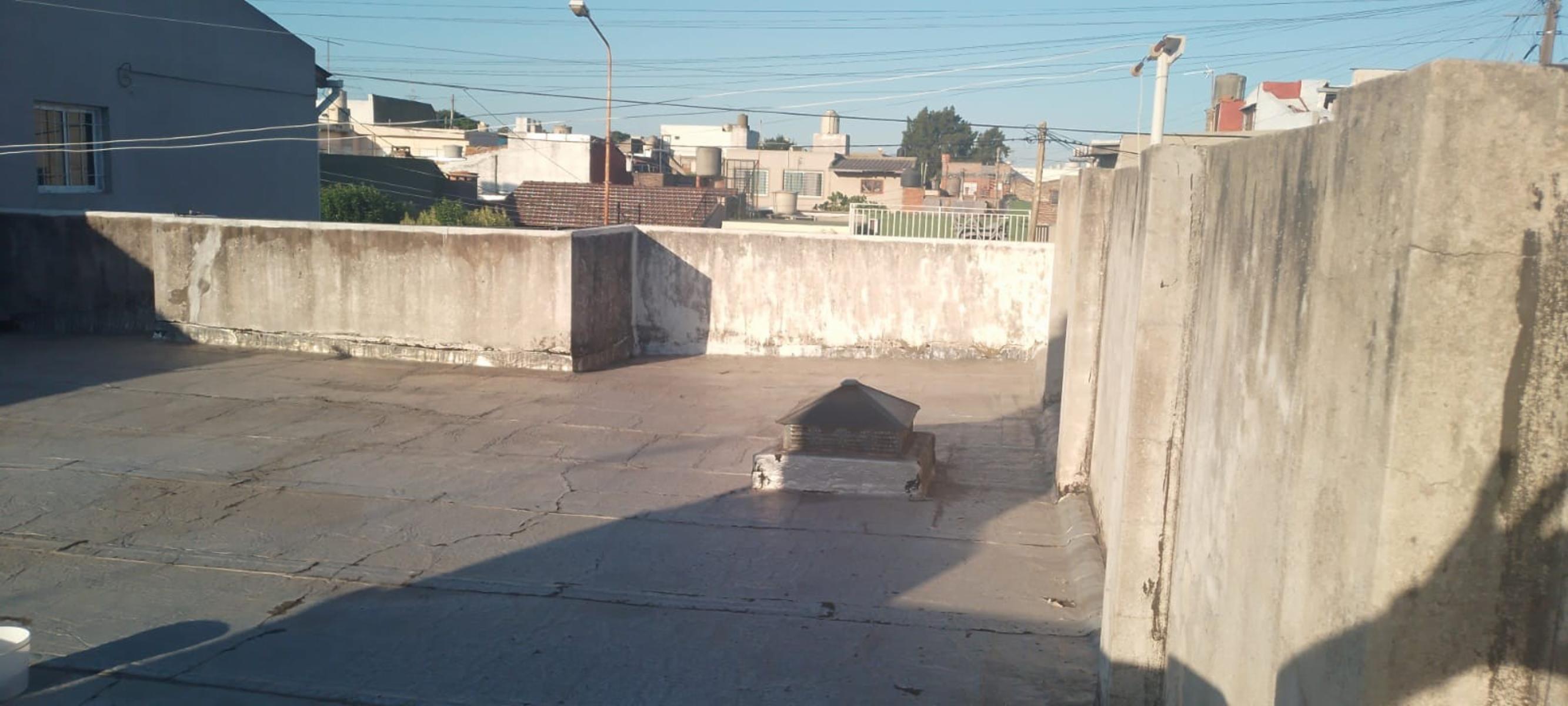 Excelente Casa De 5 Amb con cochera en Lomas del Mirador — foto 11