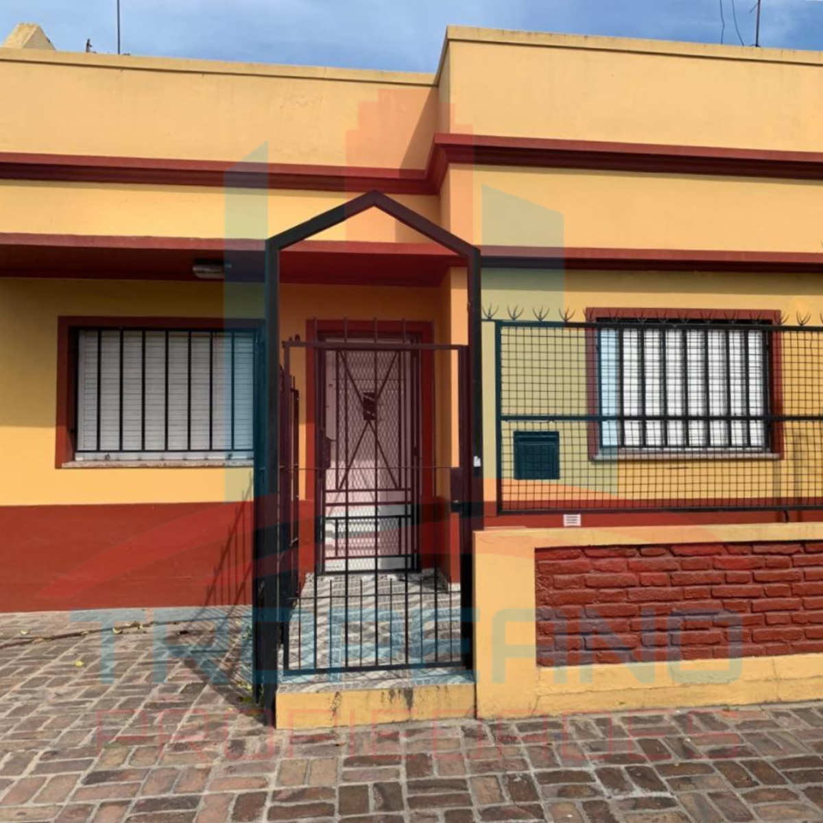 Venta PH de 3 ambientes al frente La Tablada