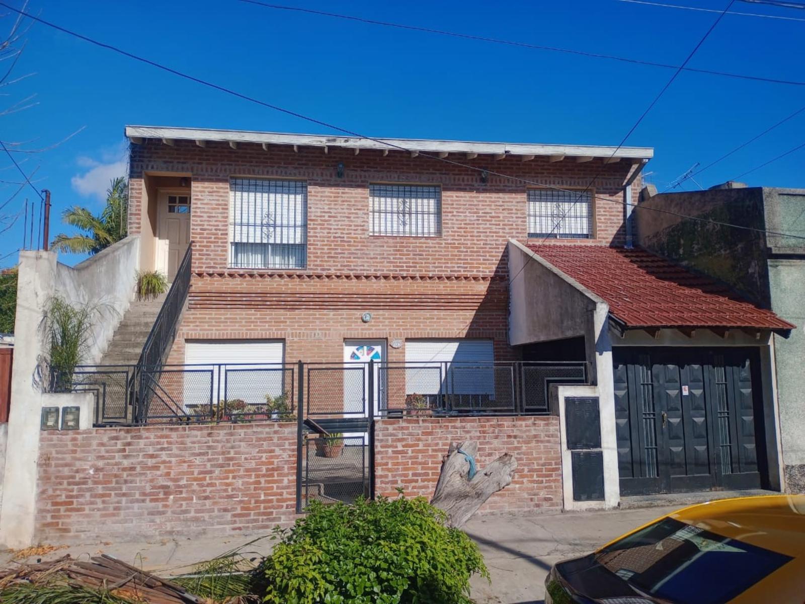 Venta Excelente Casa con fondo Ideal 2 familias La Tablada — foto 2