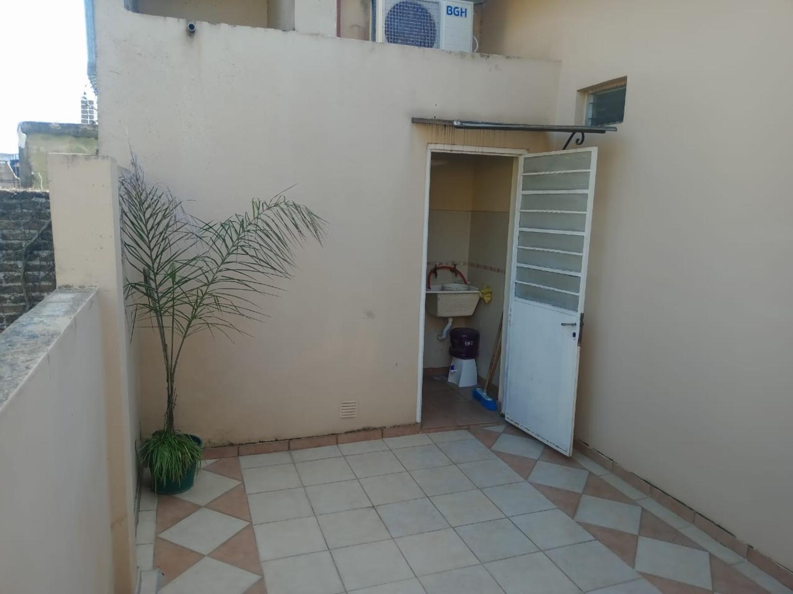 Venta Excelente Casa con fondo Ideal 2 familias La Tablada — foto 10