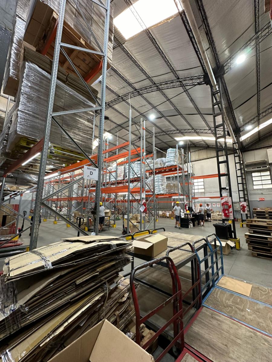 Nave Industrial en Alquiler - 2200 m2 - c/ Oficinas. La Tablada, Provincia de Buenos Aires. - 2
