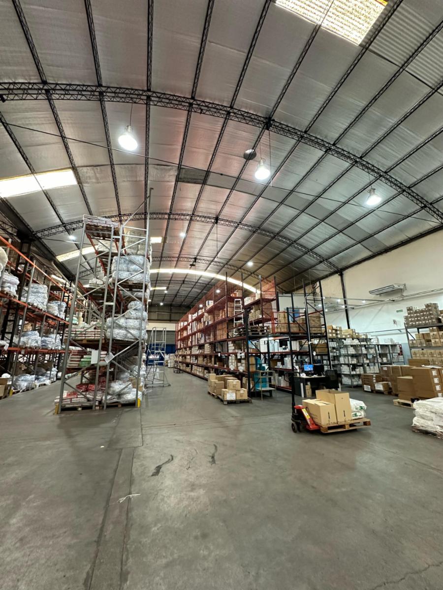 Nave Industrial en Alquiler - 2200 m2 - c/ Oficinas. La Tablada, Provincia de Buenos Aires. - 6